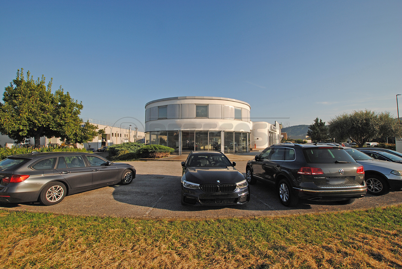 Immagine 3 di Attività artigianale in vendita  in Via del Lavoro 1 a Arzignano