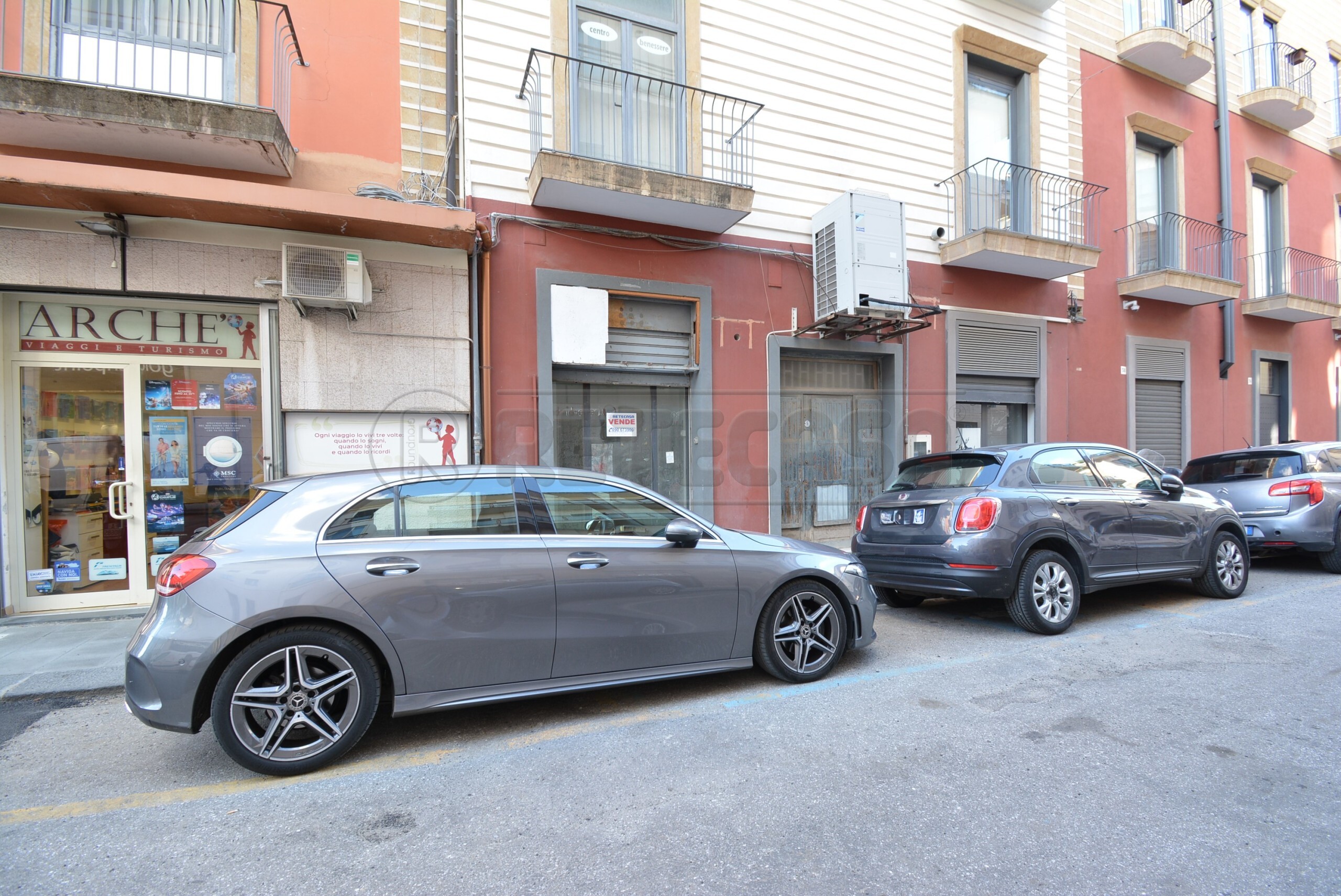 Immagine 1 di Locale commerciale in vendita  in Via Ettore Lombardo Pellegrino 44 a Messina