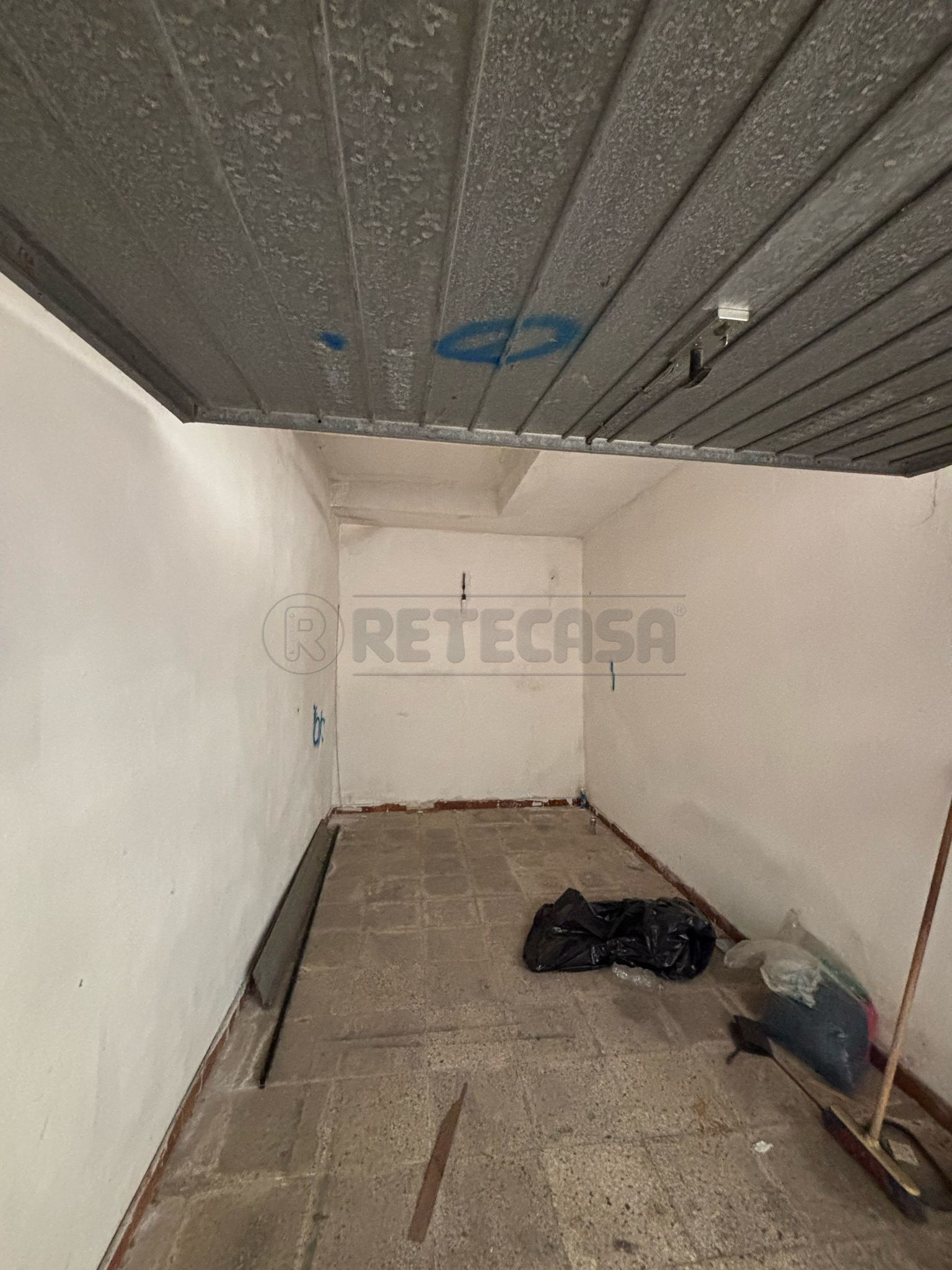 Immagine 6 di Garage in vendita  in Piazza Vittorio Bachelet 25 a Maglie