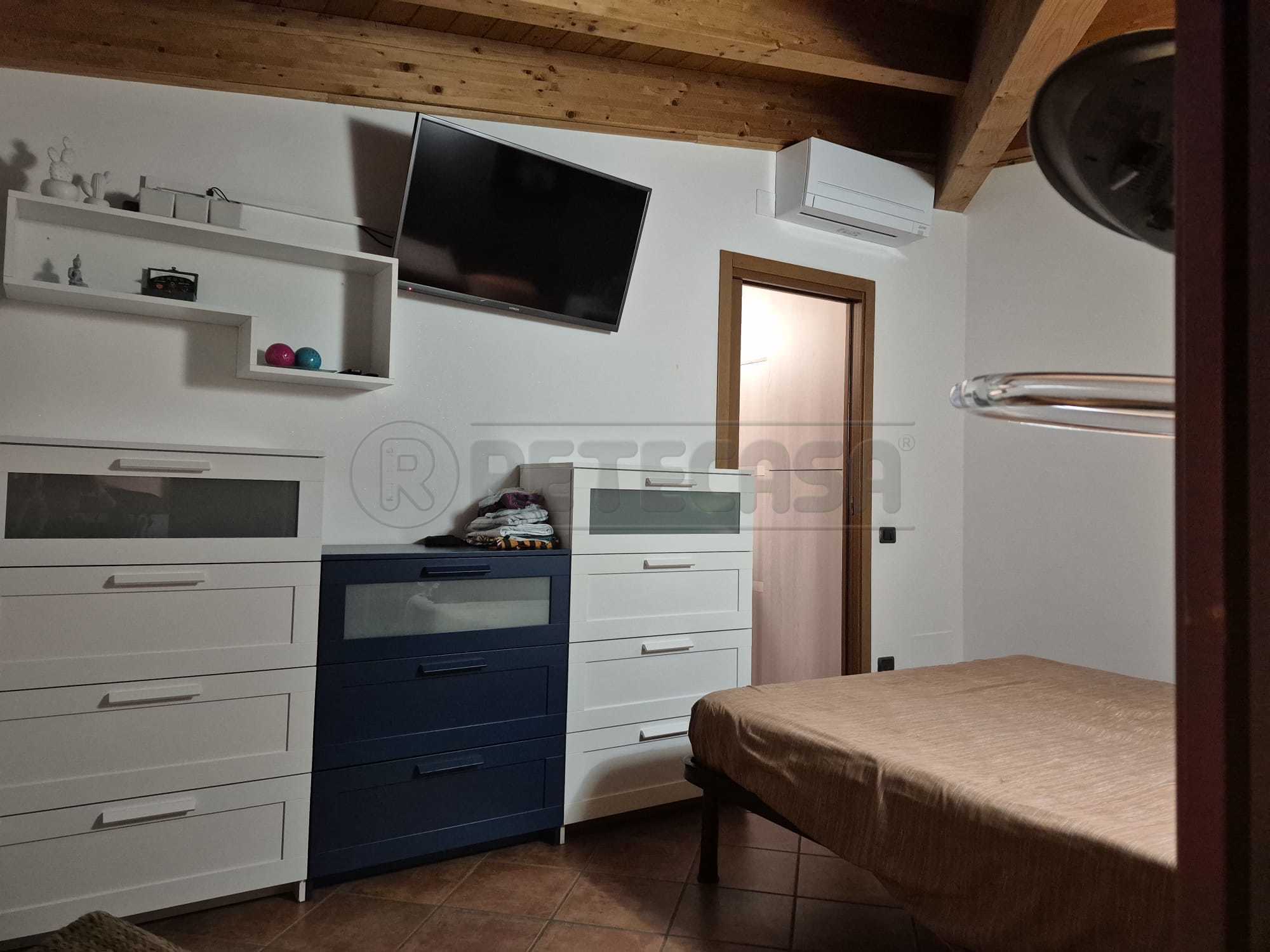 Immagine 13 di Bilocale in affitto  a Azzano San Paolo