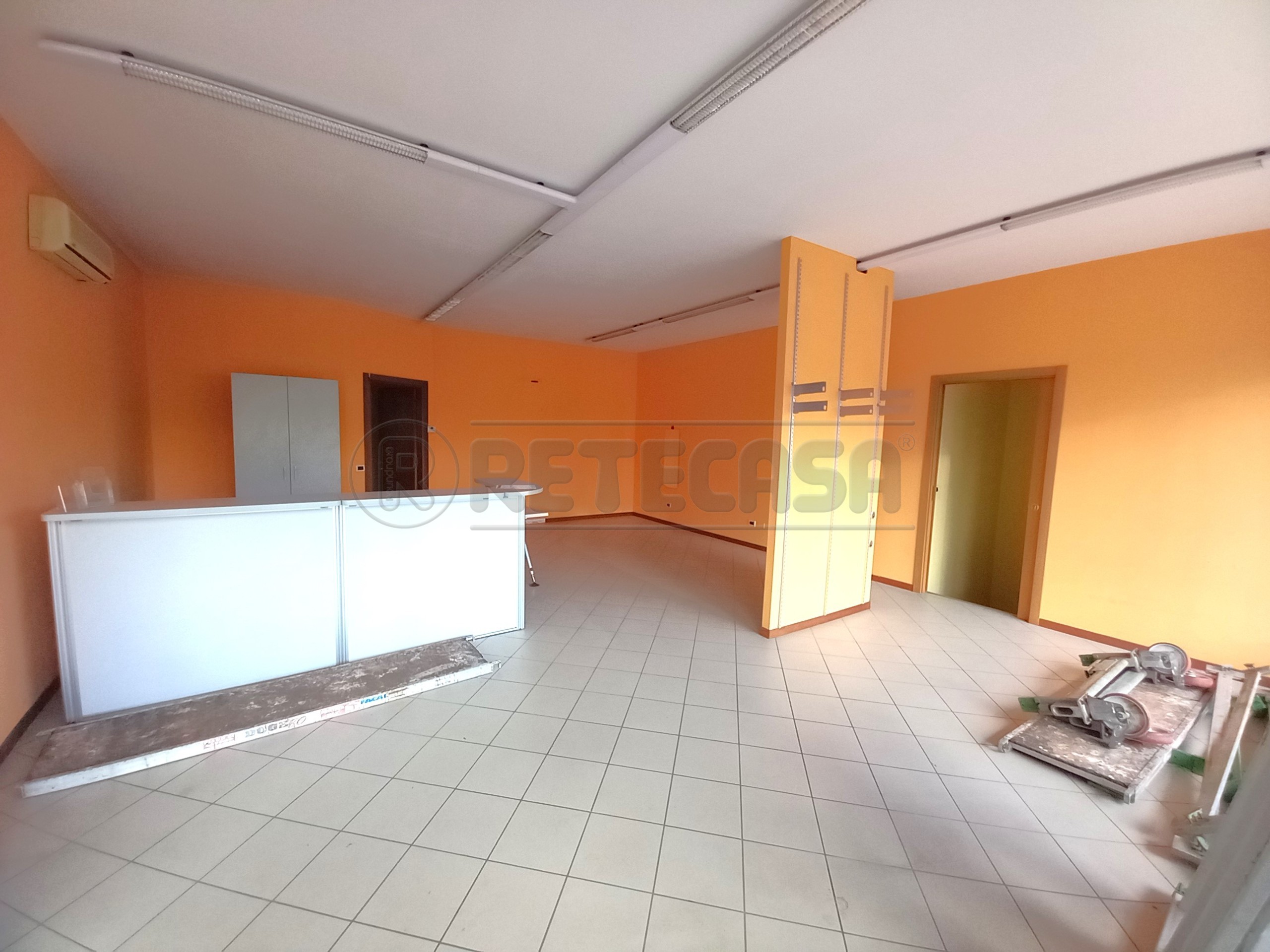 Immagine 3 di Locale commerciale in affitto  in Via A. Bembo 48 a Nanto