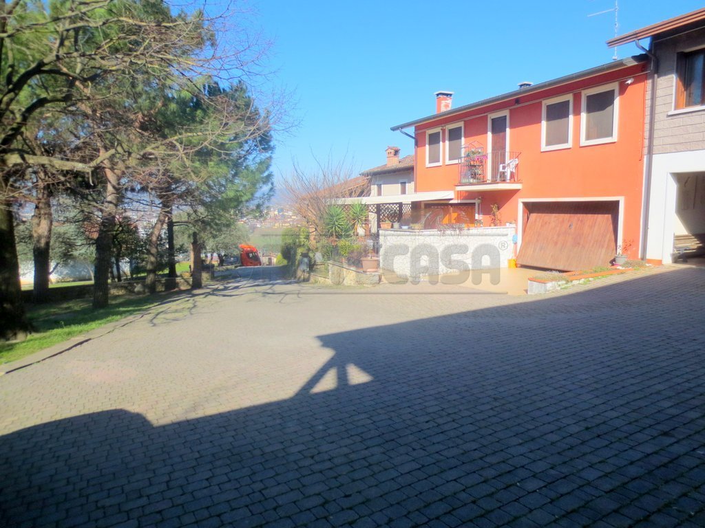 Immagine 21 di Casa bifamiliare in vendita  a Montecchio Maggiore