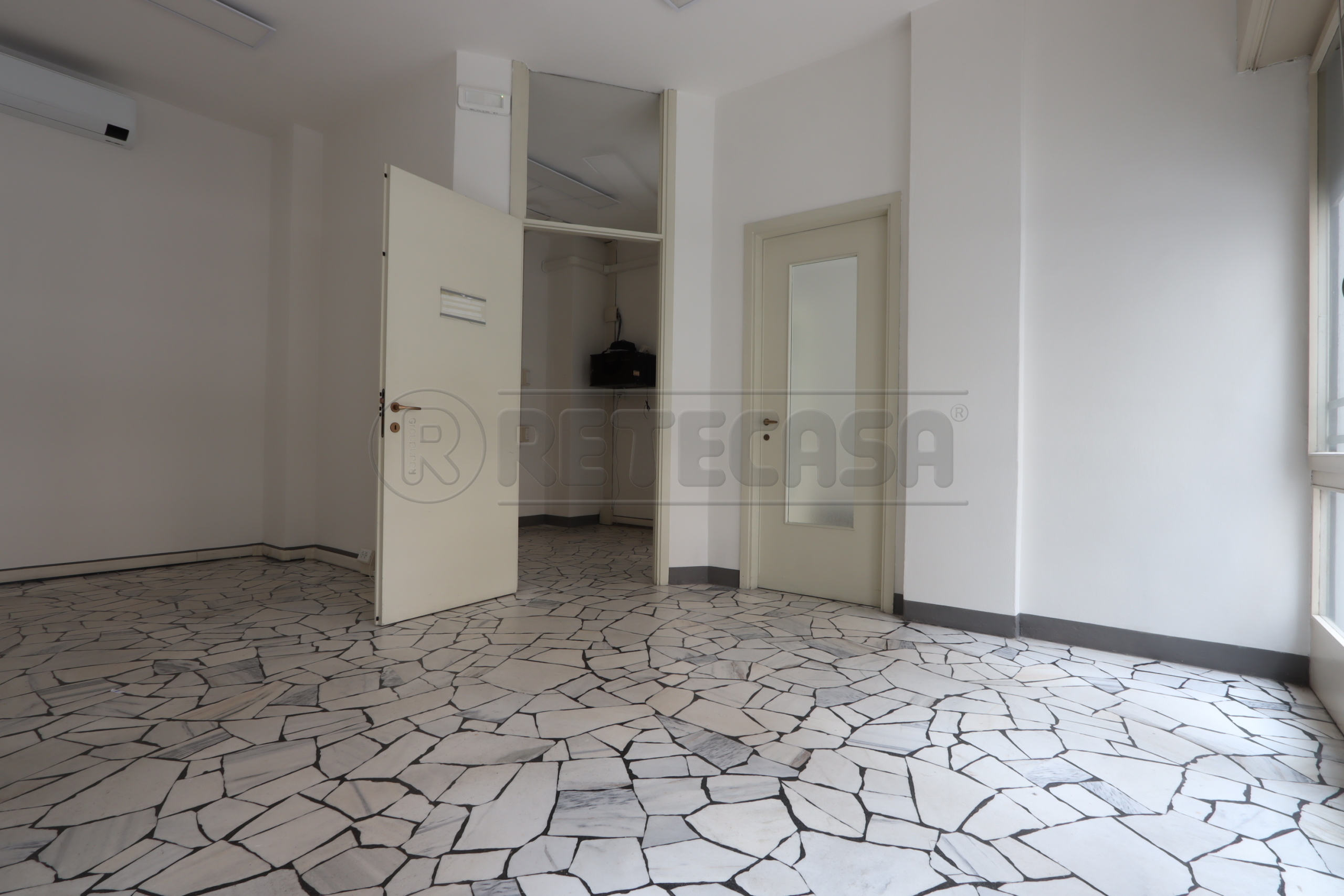 Immagine 17 di Ufficio in affitto  in Viale Milano 56 a Vicenza