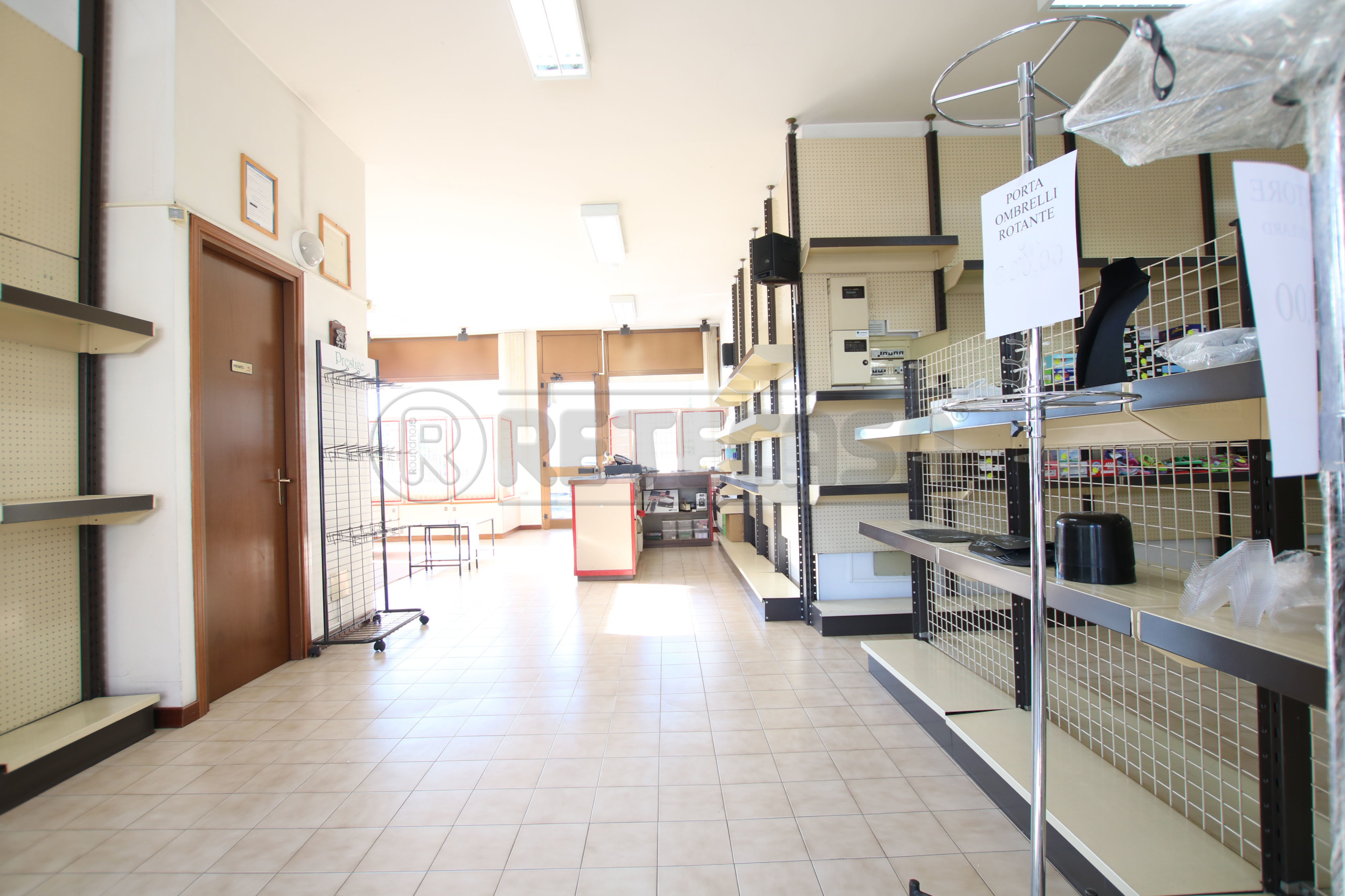 Immagine 3 di Locale commerciale in vendita  in Via Gaetano Salvemini 65 a Vicenza