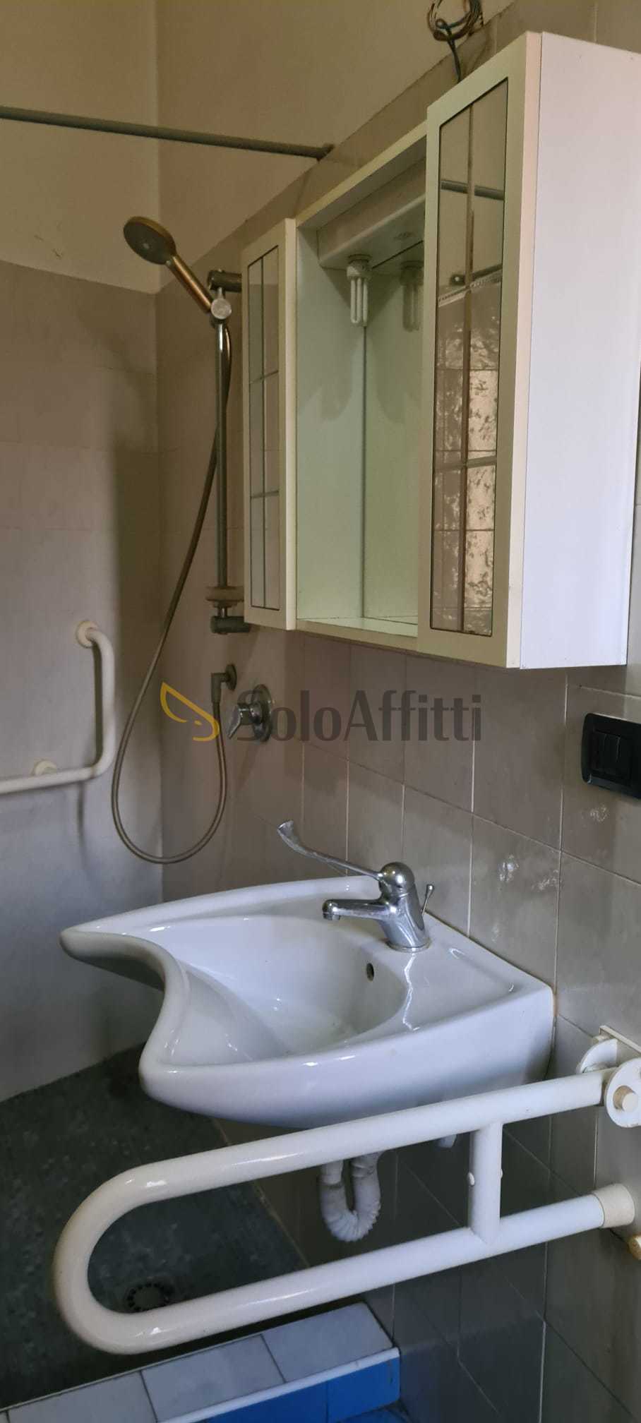 Immagine 19 di Bilocale in affitto  in Strada della Pronda a Torino