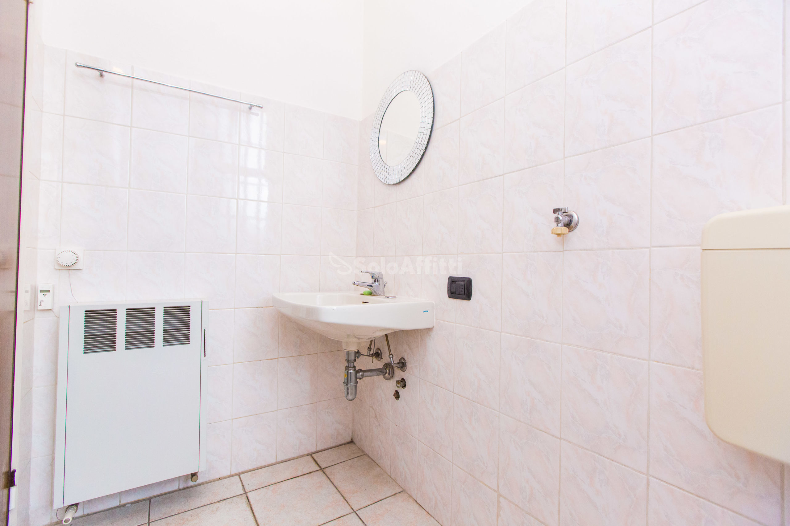 Immagine 25 di Locale commerciale in affitto  in Viale Lombardia 14 a Busto Arsizio