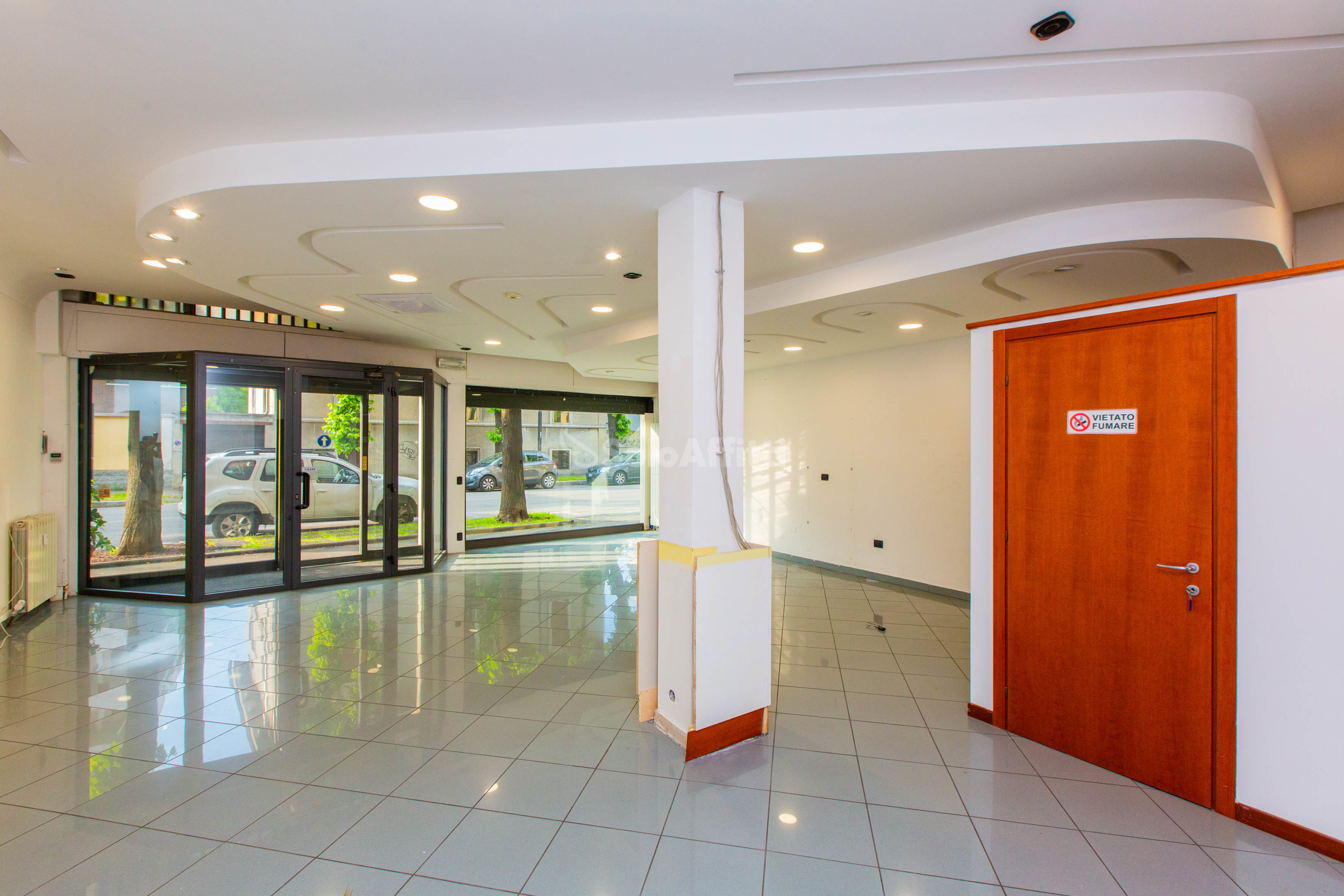 Immagine 6 di Locale commerciale in affitto  in Viale Lombardia 14 a Busto Arsizio