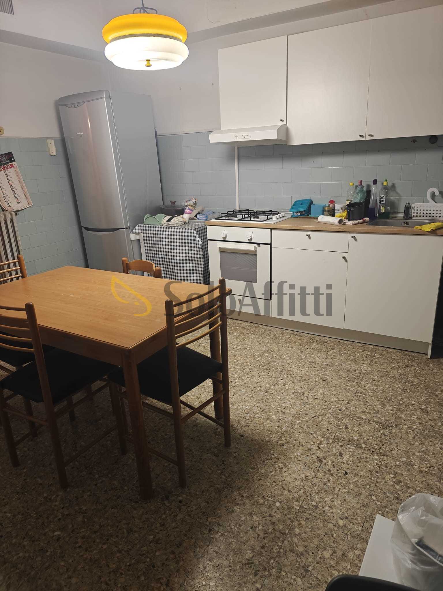 Immagine 2 di Stanza singola in affitto  a Catania