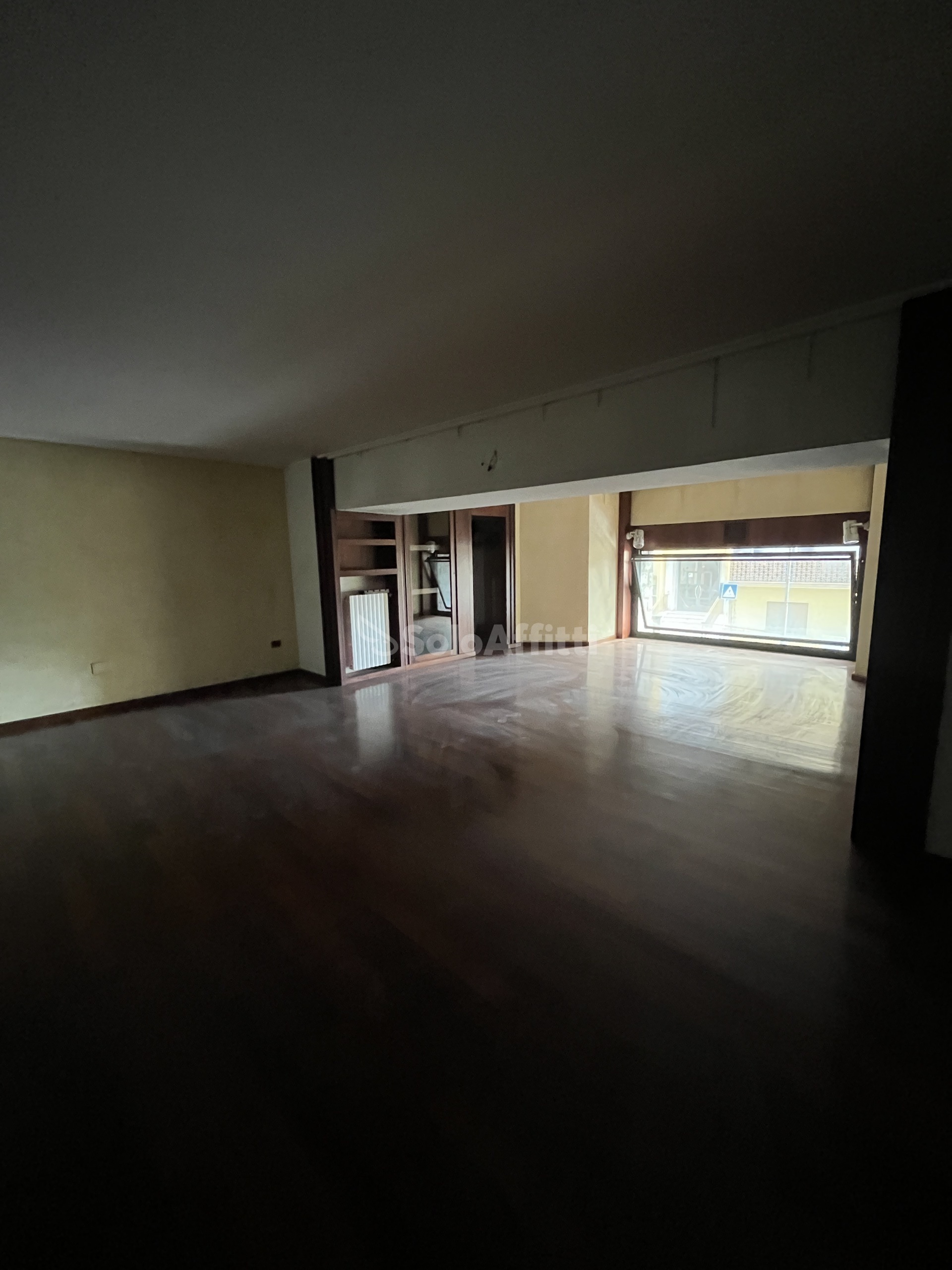 Immagine 9 di Locale commerciale in affitto  in Via Nicola Vaccaro a Potenza