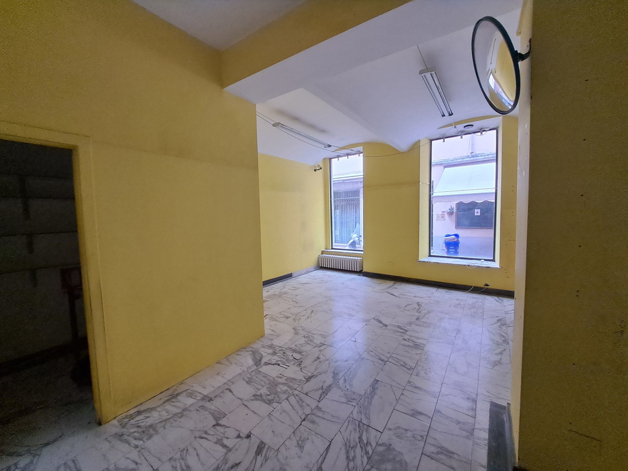 Immagine 5 di Locale commerciale in vendita  in Via Carlo Goldoni 5 a Parma