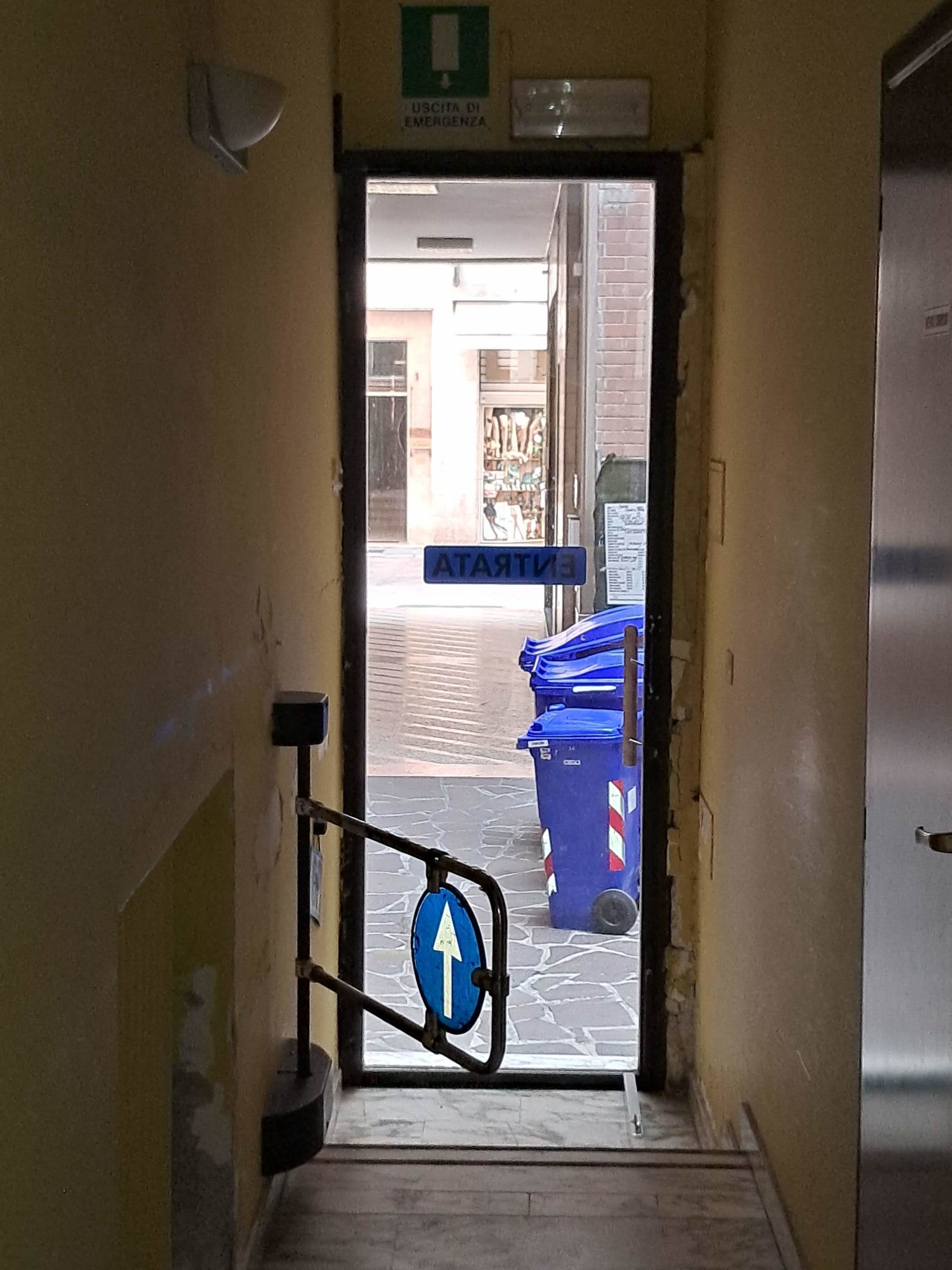 Immagine 17 di Locale commerciale in vendita  in Via Carlo Goldoni 5 a Parma