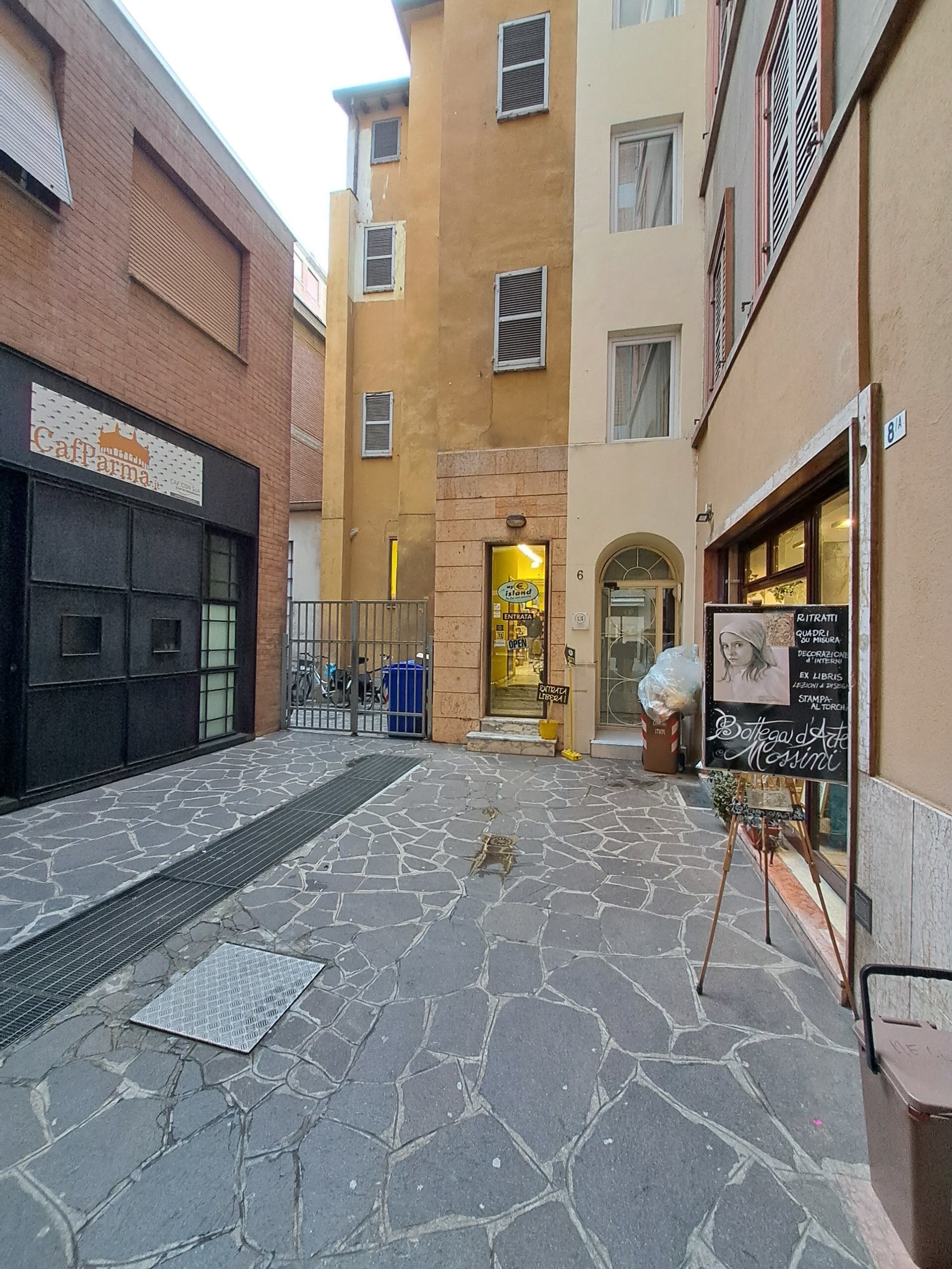 Immagine 20 di Locale commerciale in vendita  in Via Carlo Goldoni 5 a Parma