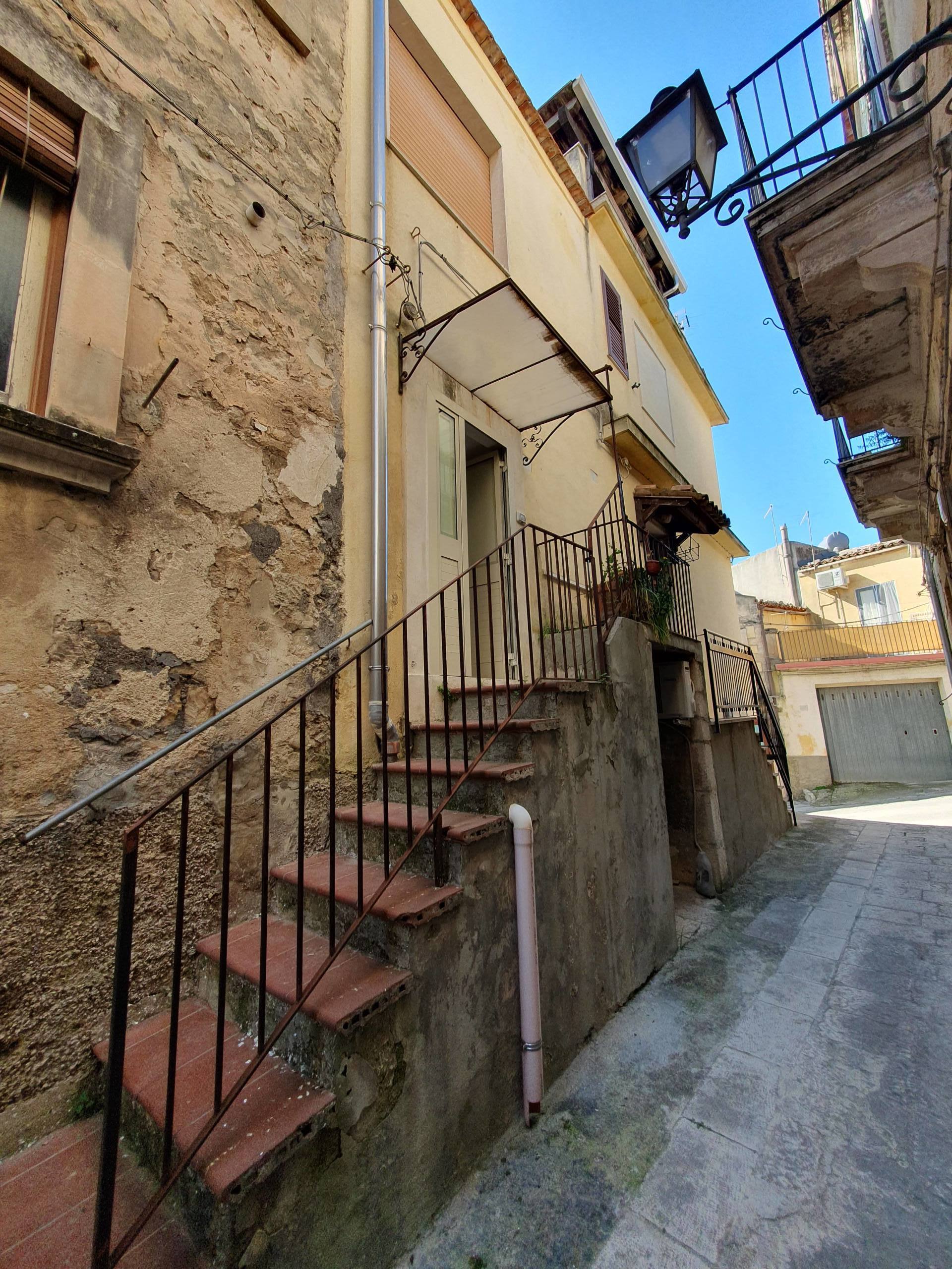 Immagine 9 di Casa indipendente in vendita  in VICO PIANTA 10 a Modica