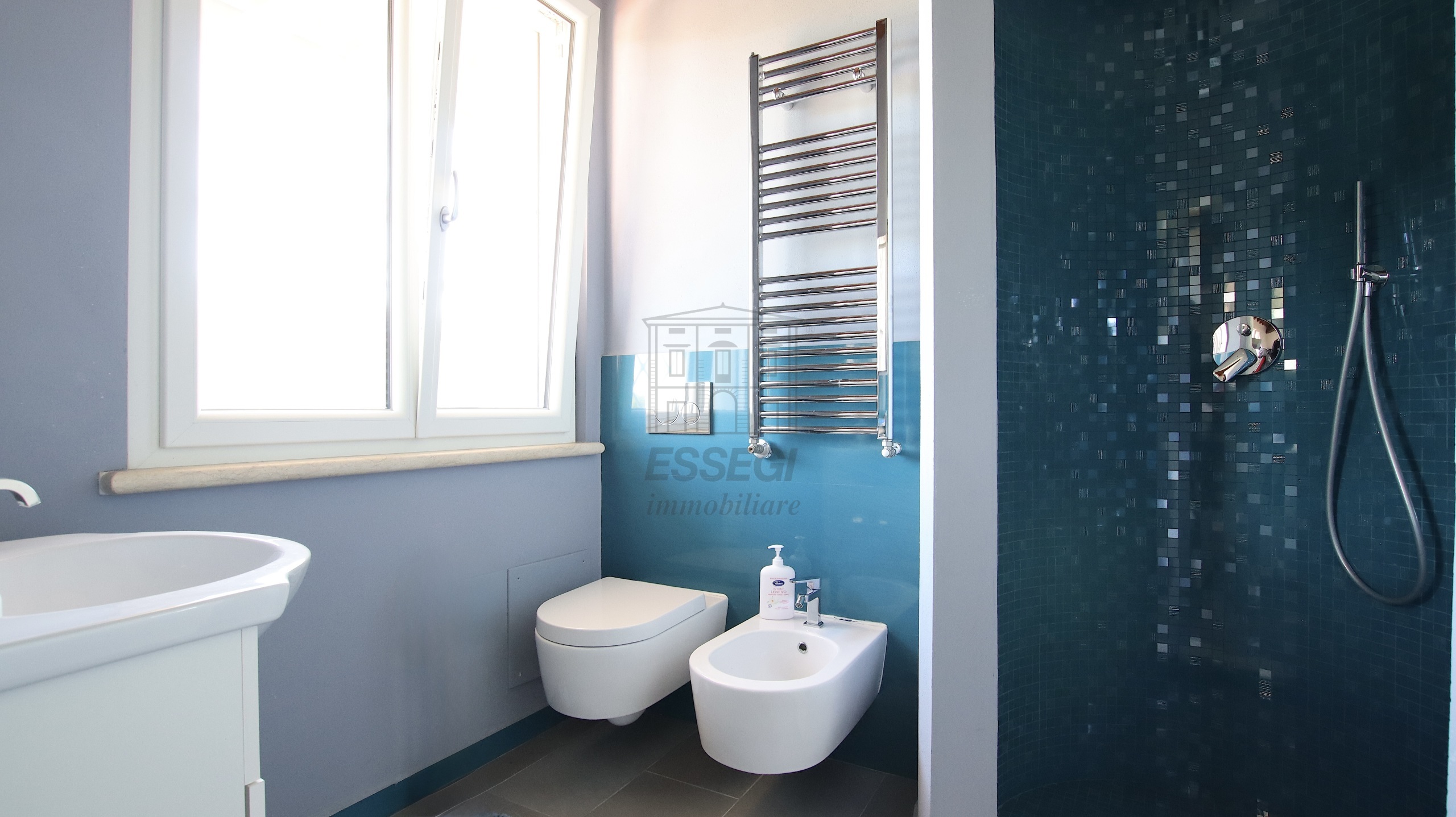 Immagine 37 di Villa in vendita  in Via di San Ginese a Capannori