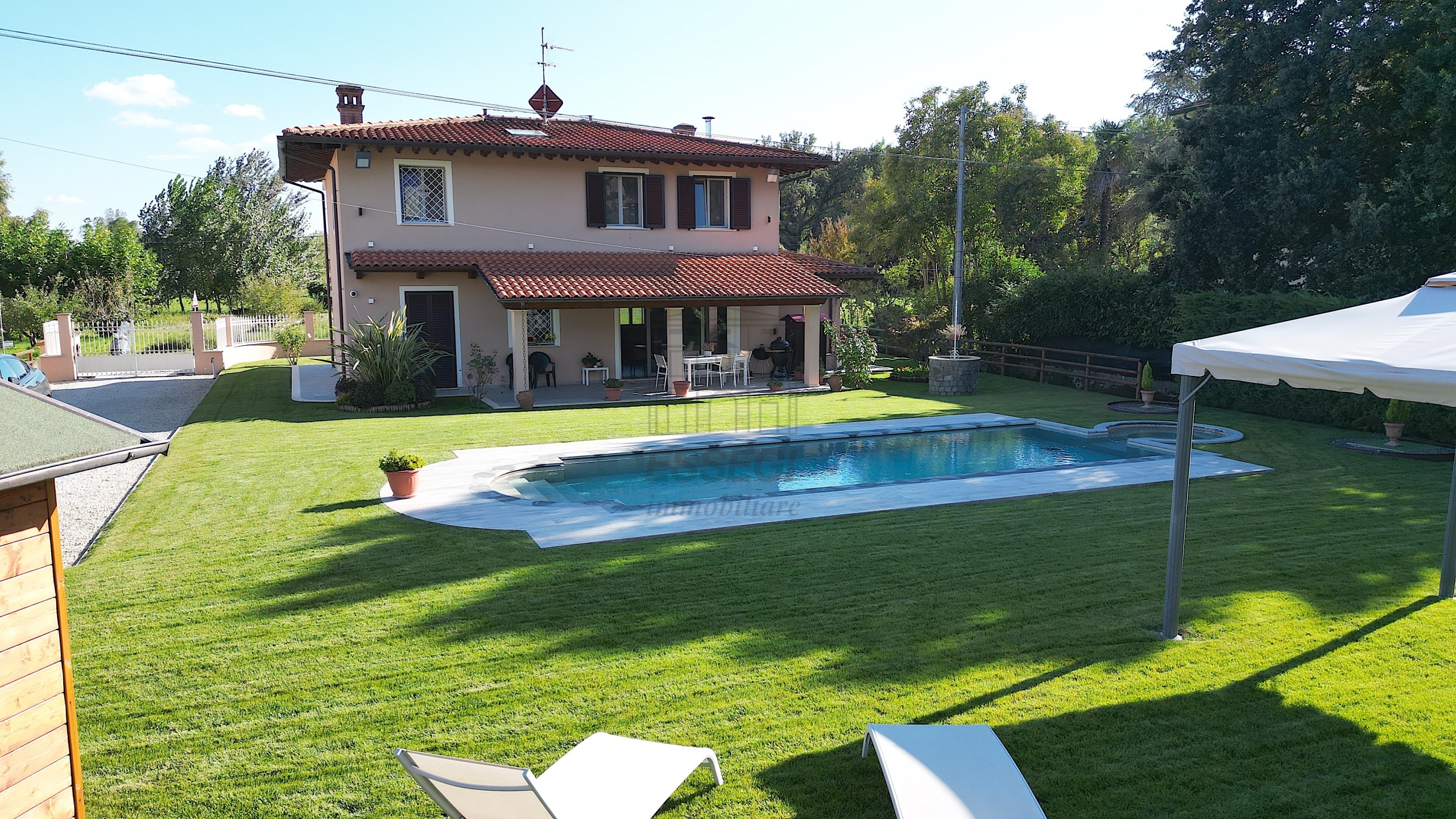 Immagine 8 di Villa in vendita  in Via di San Ginese a Capannori