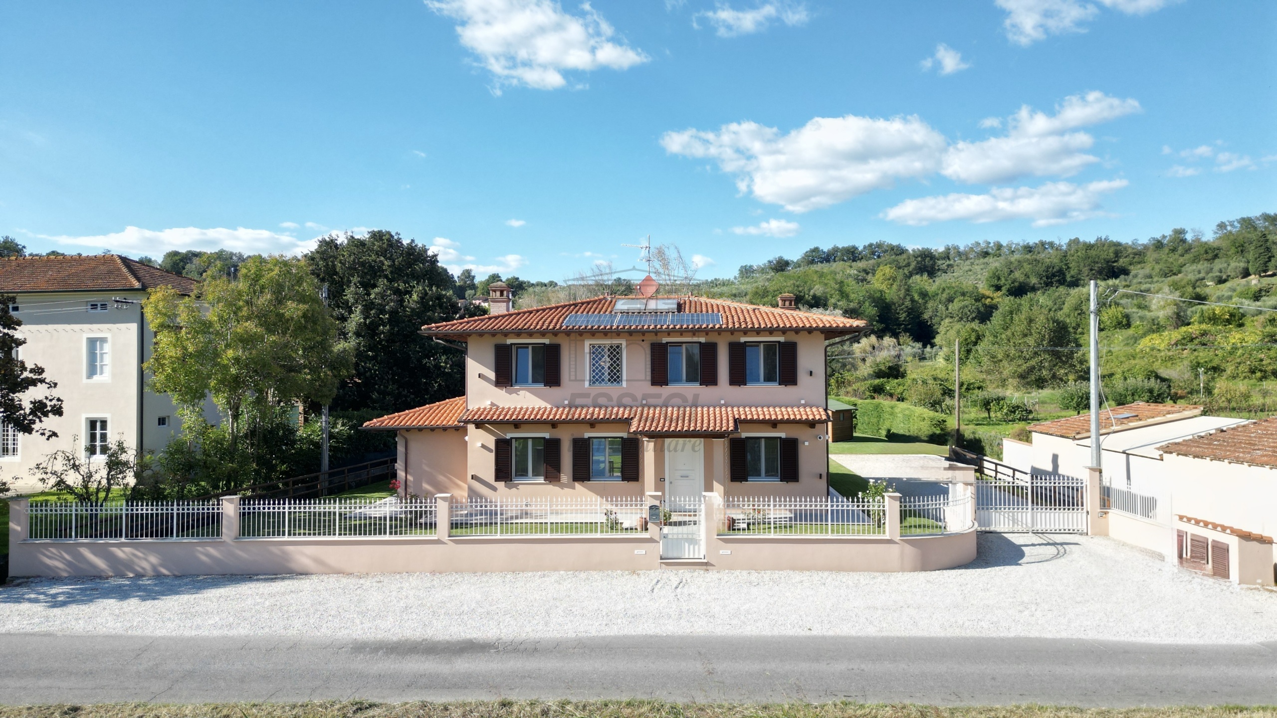 Immagine 1 di Villa in vendita  in Via di San Ginese a Capannori