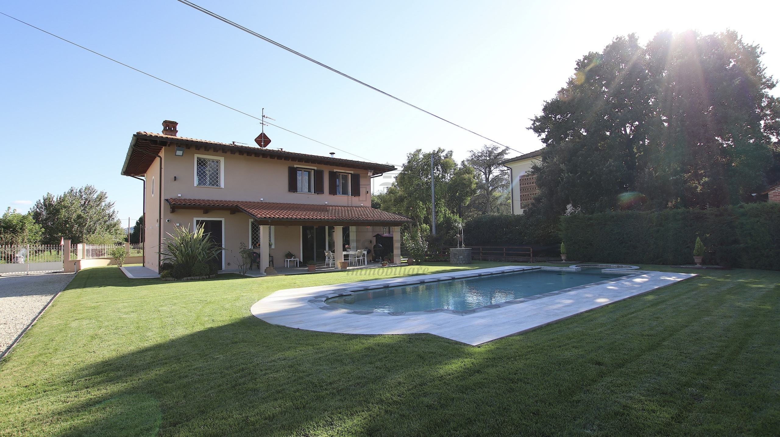 Immagine 13 di Villa in vendita  in Via di San Ginese a Capannori