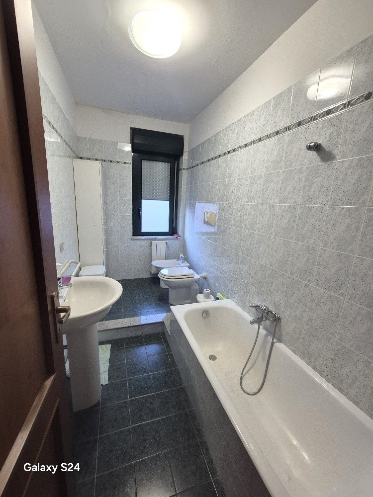 Immagine 12 di Quadrilocale in affitto  in Via Manfroce Trav. Iii De Nava 7 a Reggio Di Calabria