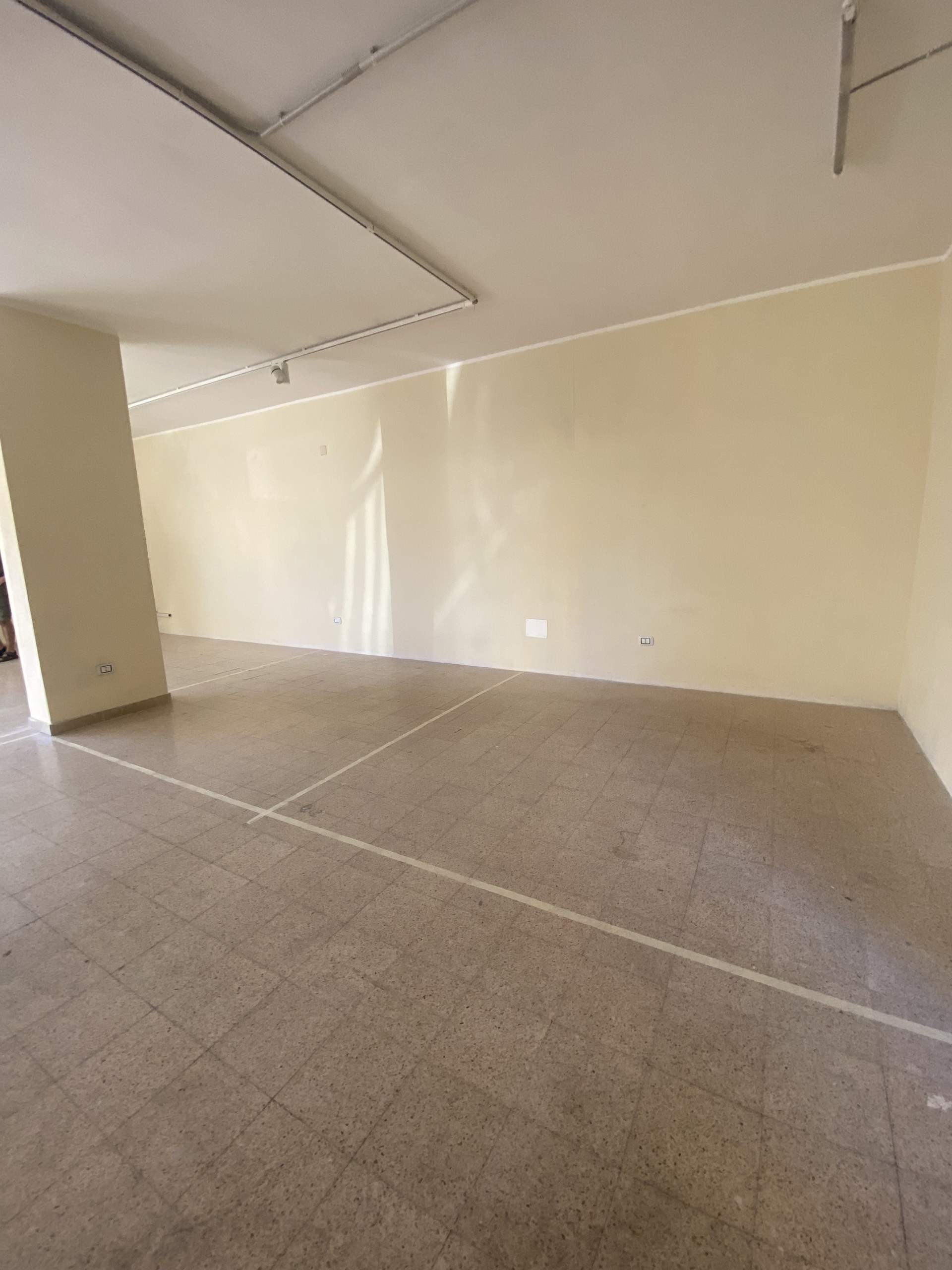 Immagine 7 di Locale commerciale in affitto  in Via Sbarre Superiori 58 a Reggio Di Calabria