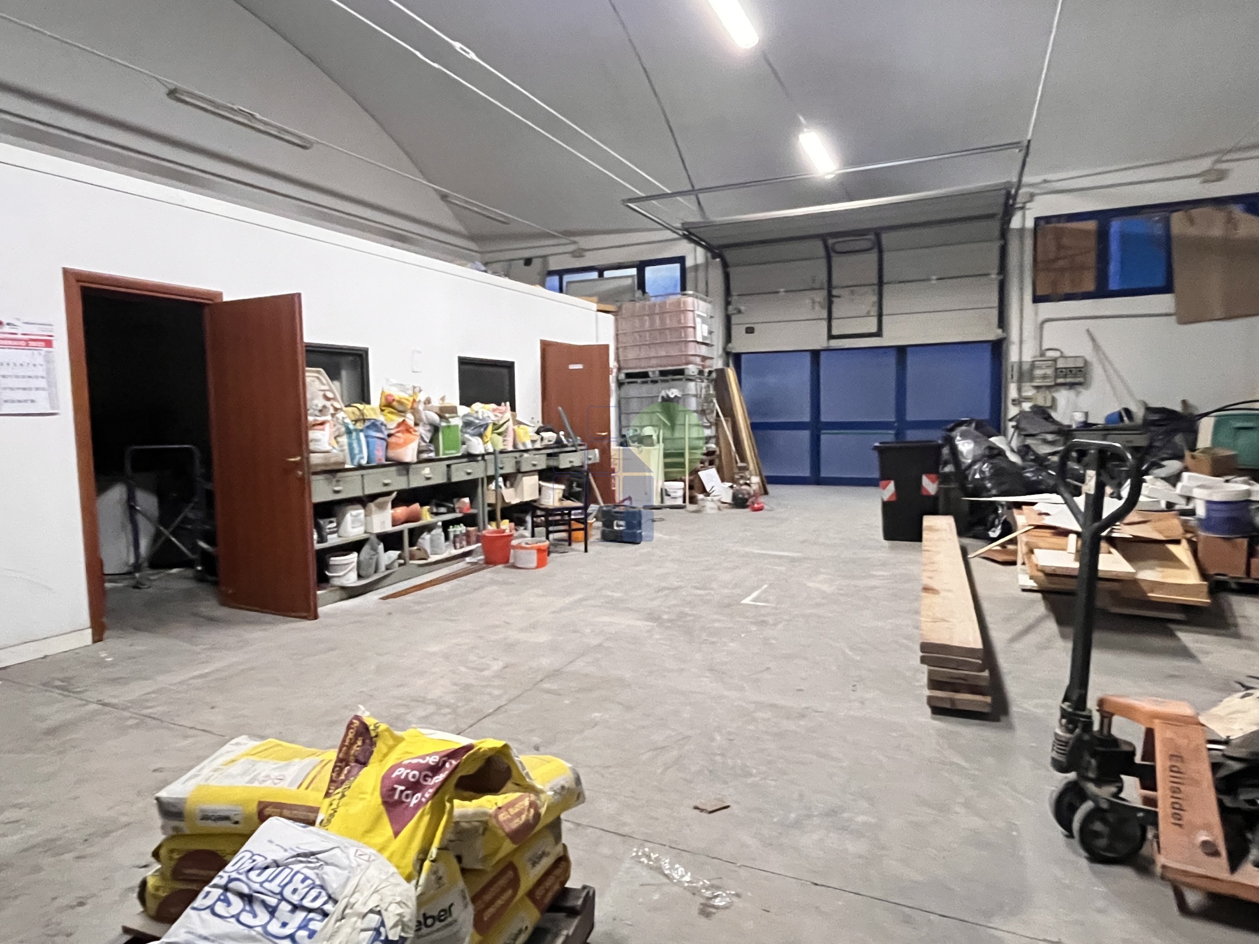 Immagine 9 di Attività artigianale in affitto  in Via L. da Vinci 10 a Livorno