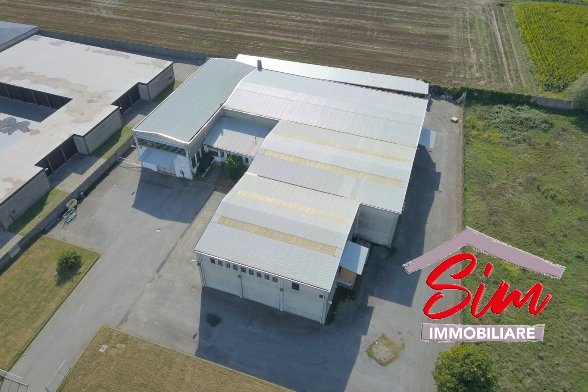 Immagine 28 di Locale commerciale in vendita  in Strada statale 229 del Lago d'Ortatrada provincial sn a Caltignaga