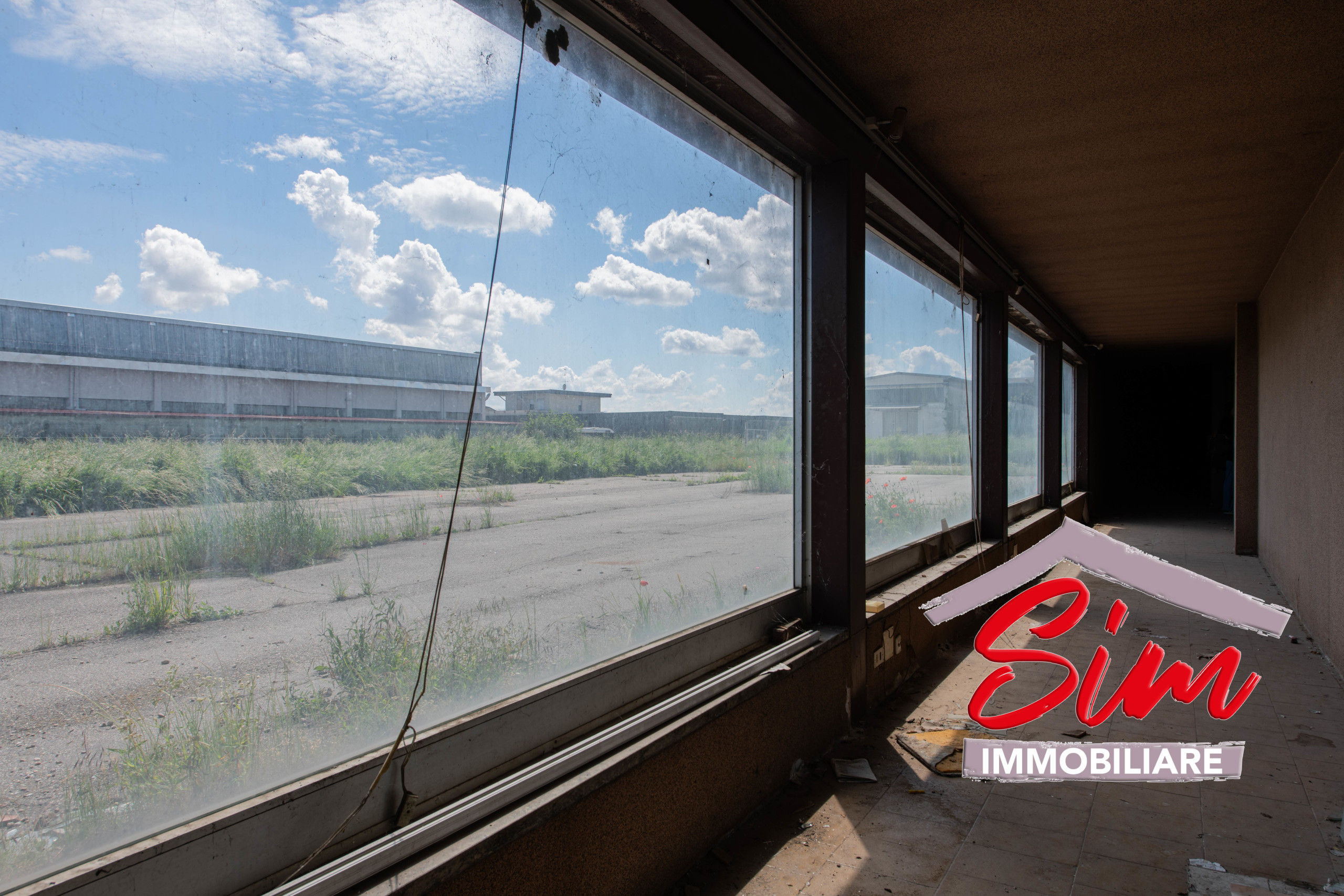 Immagine 14 di Locale commerciale in vendita  in Strada statale 229 del Lago d'Ortatrada provincial sn a Caltignaga