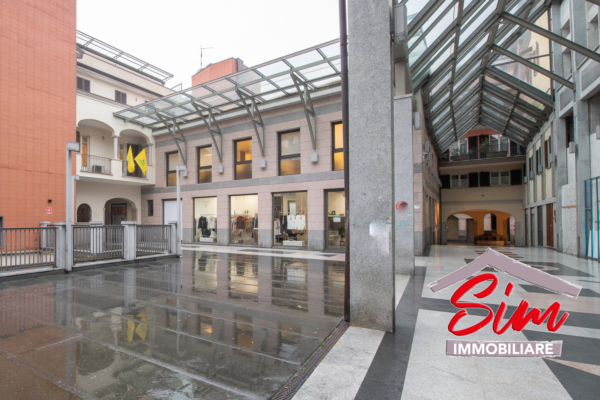 Immagine 18 di Locale commerciale in affitto  in Via Giuseppe Prina 44 a Novara