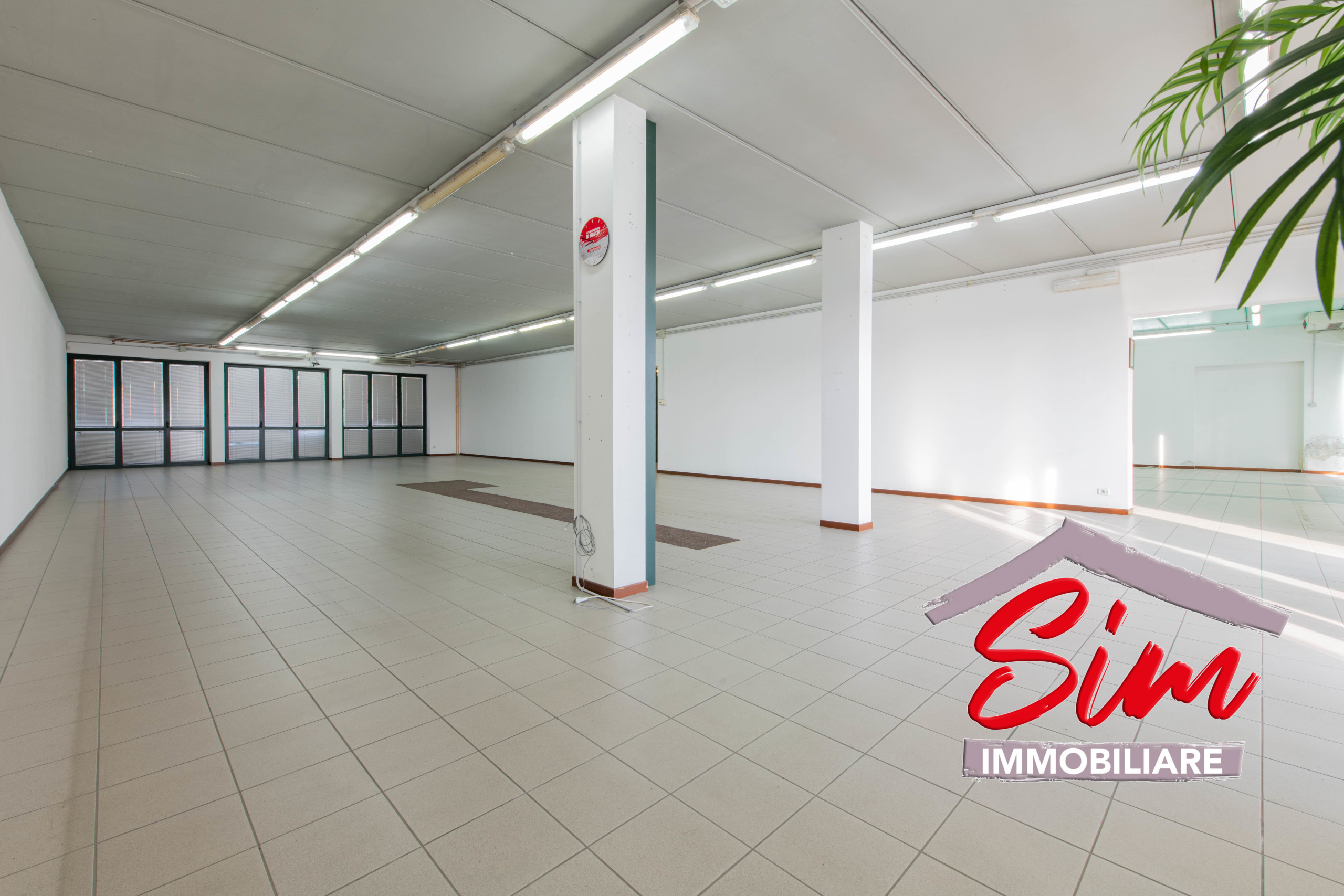 Immagine 5 di Locale commerciale in vendita  in Via Vecchia Circonvallazione sn a Oleggio