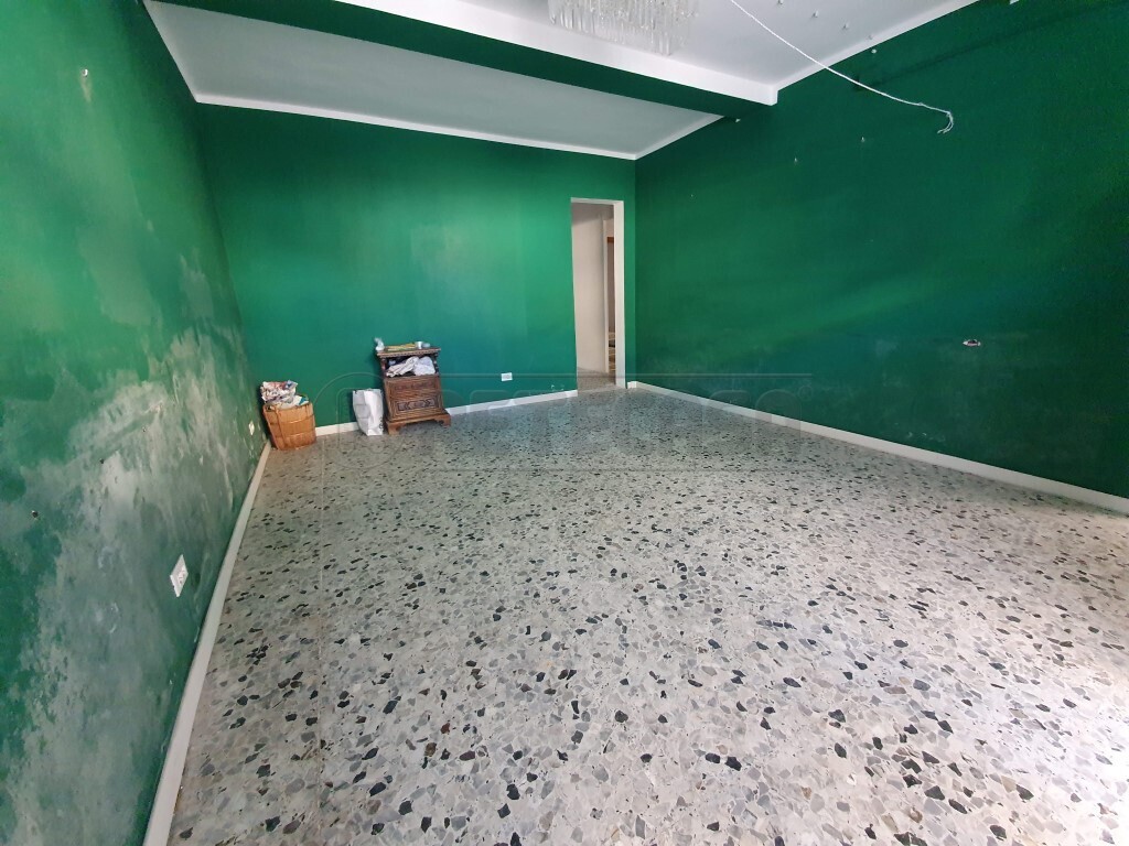 Immagine 3 di Locale commerciale in vendita  in Corso Giuseppe Garibaldi 178 a Viareggio