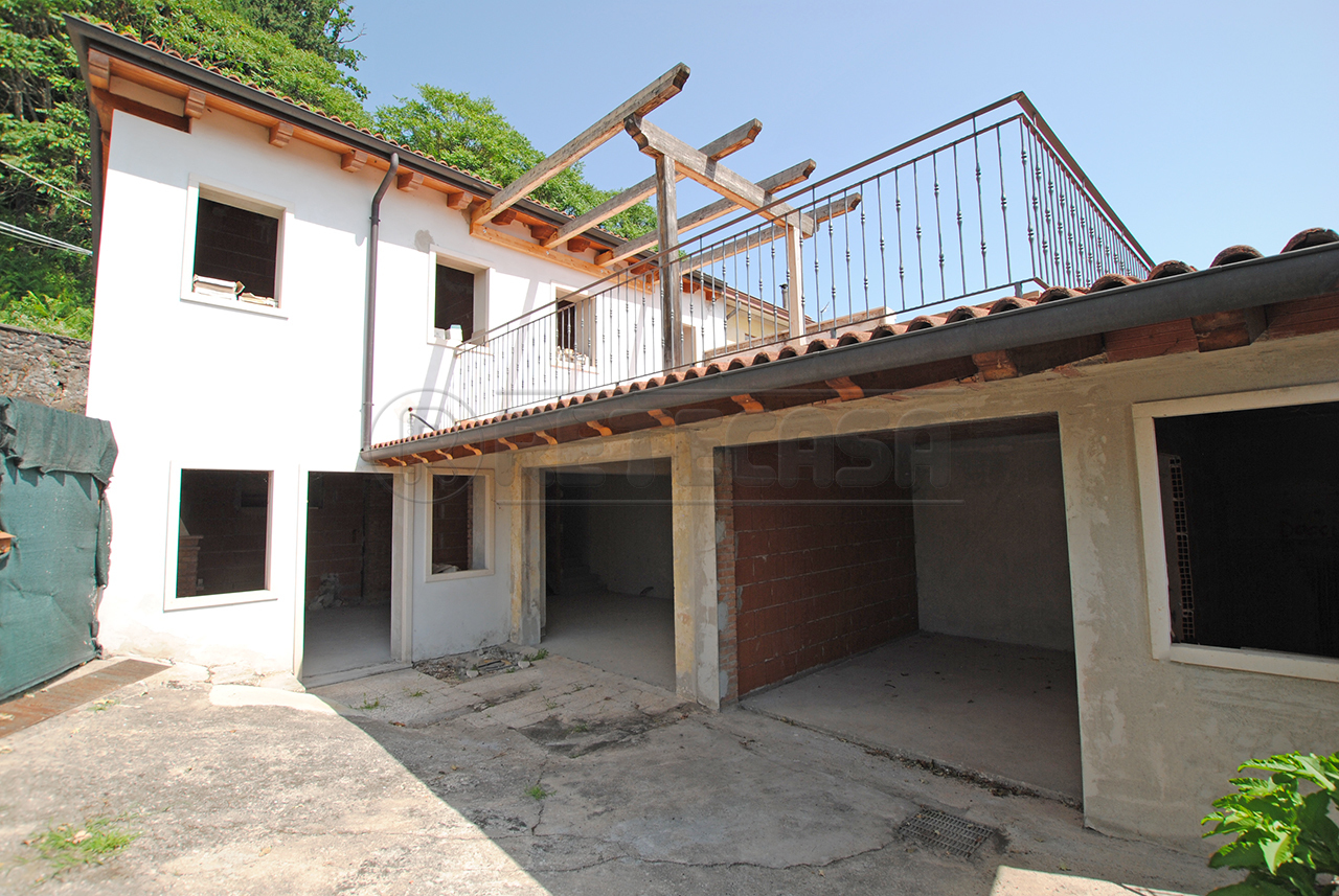 Immagine 7 di Casa indipendente in vendita  in Via C. Battisti 9 a Trissino