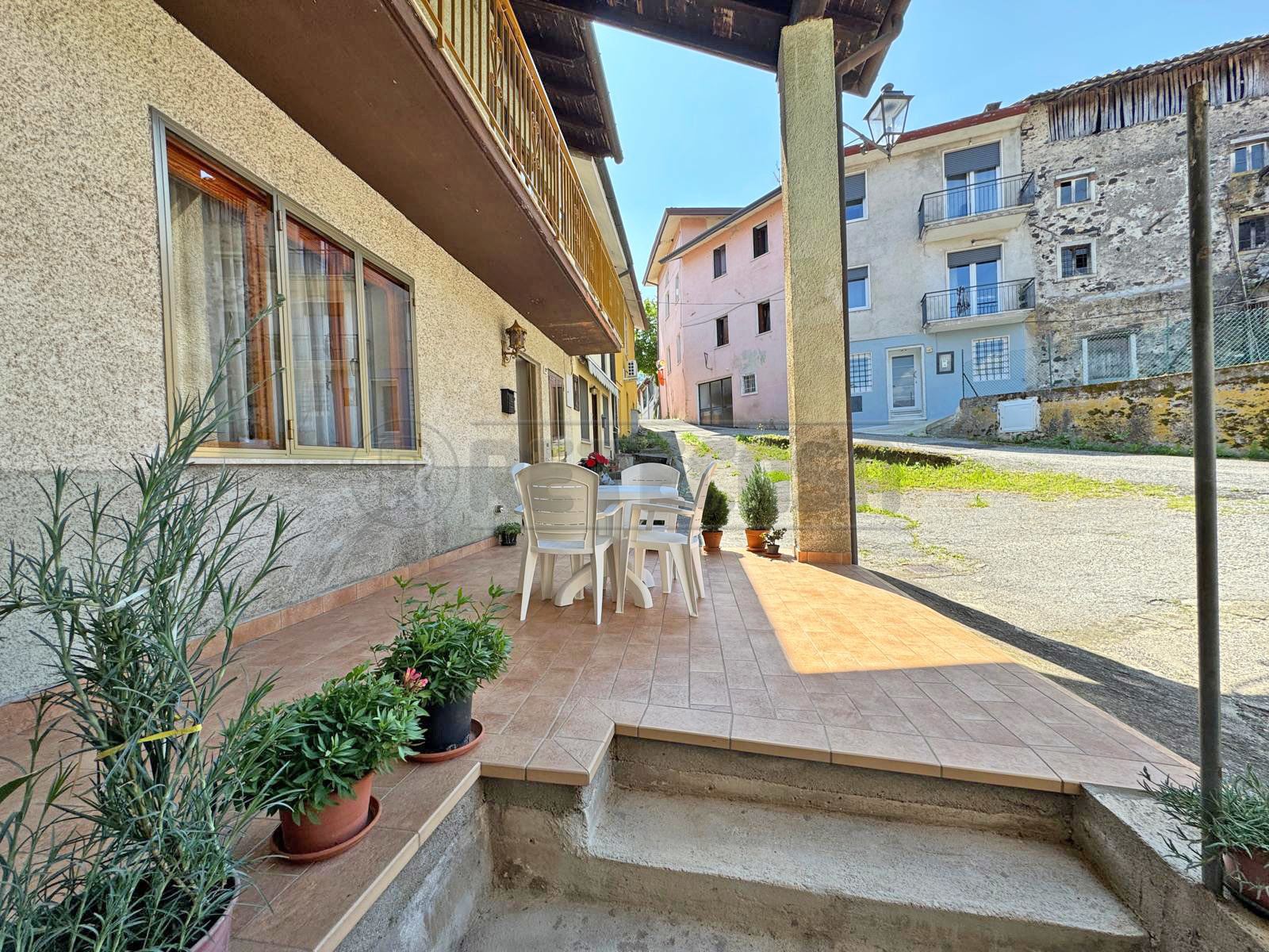 Immagine 1 di Casa semindipendente in vendita  in via piana di la di sopra 11 a Valdagno