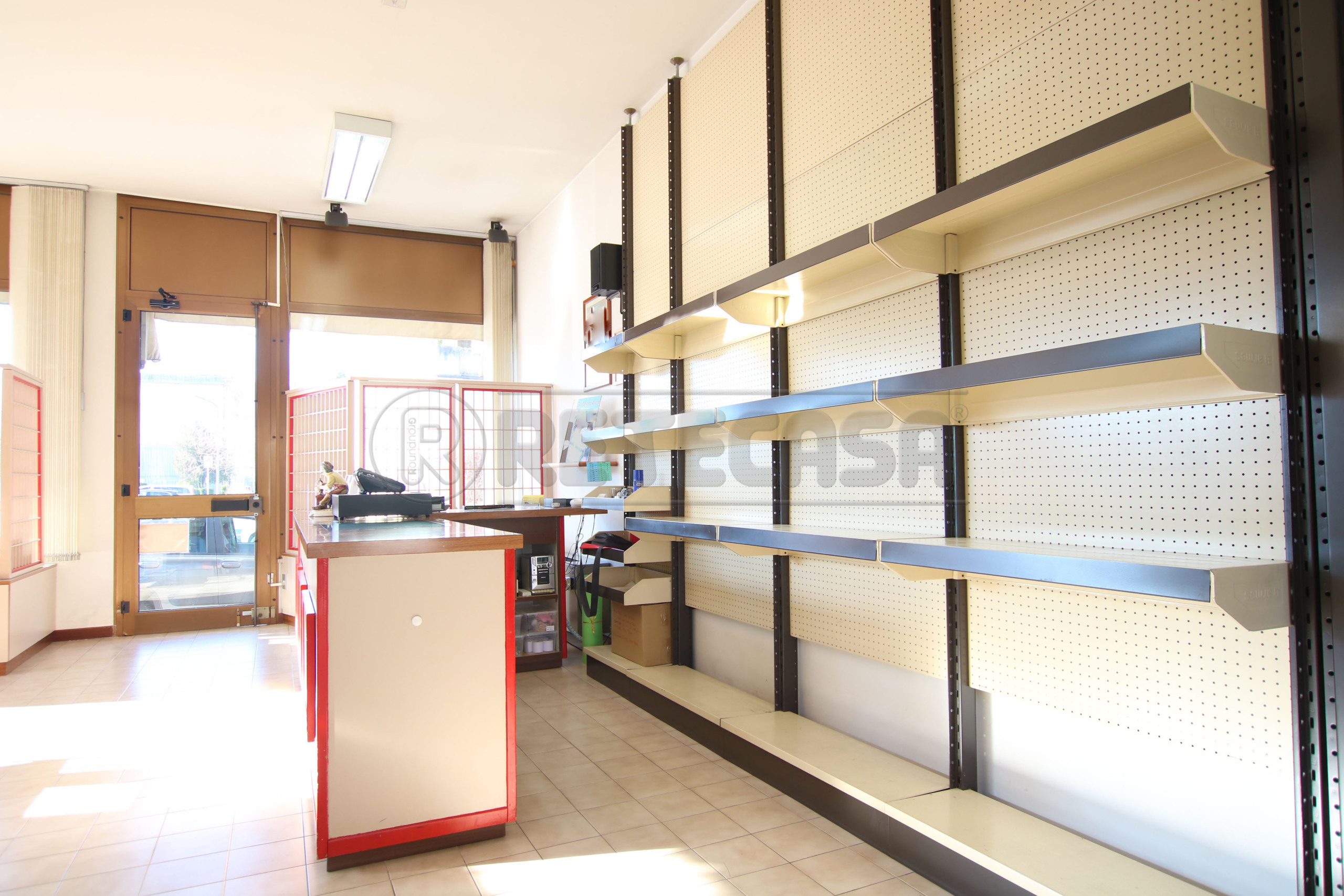 Immagine 9 di Locale commerciale in vendita  in Via Gaetano Salvemini 65 a Vicenza