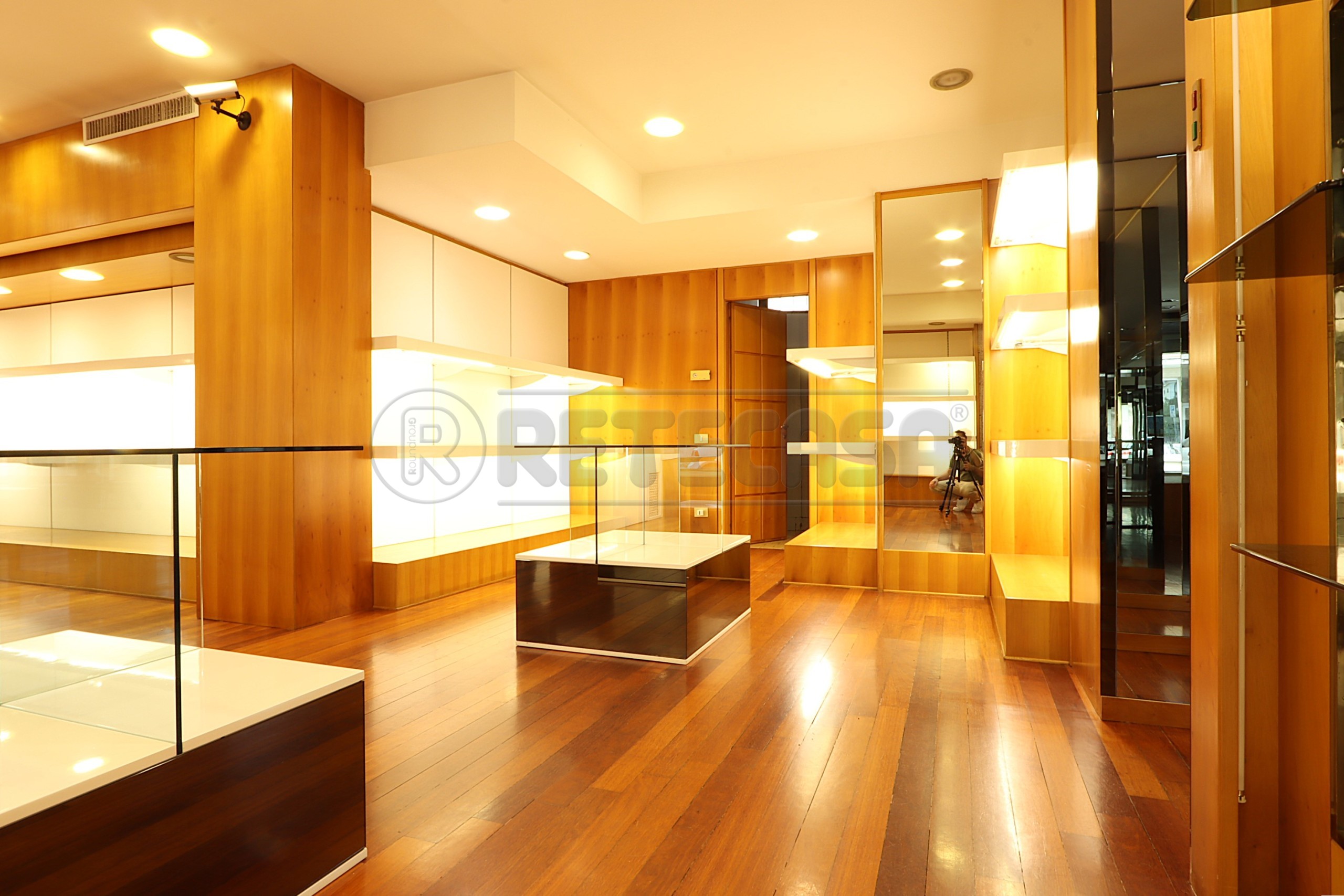 Immagine 4 di Locale commerciale in affitto  a Camisano Vicentino