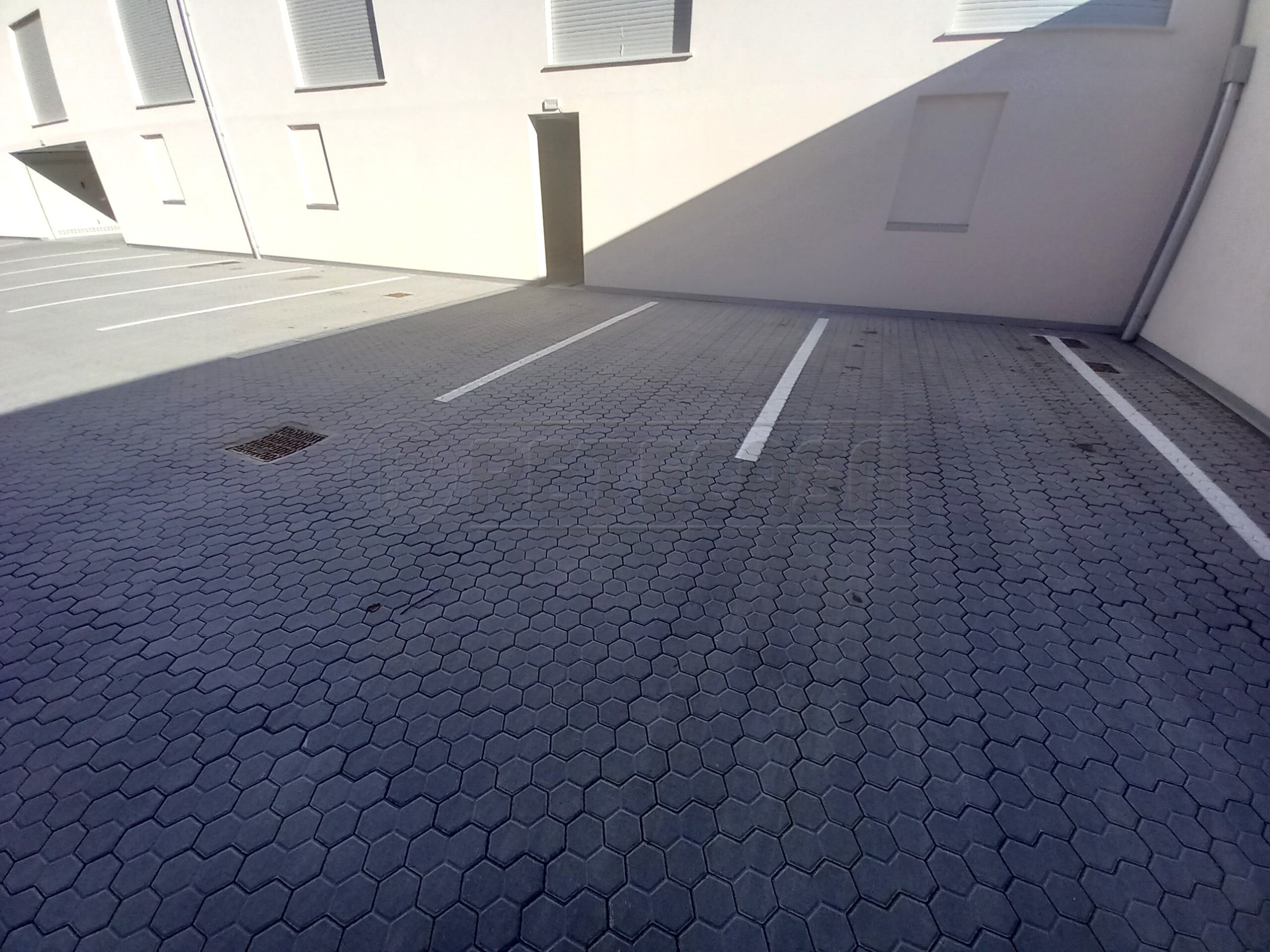 Immagine 3 di Garage in vendita  in Viale Milano 22 a Vicenza