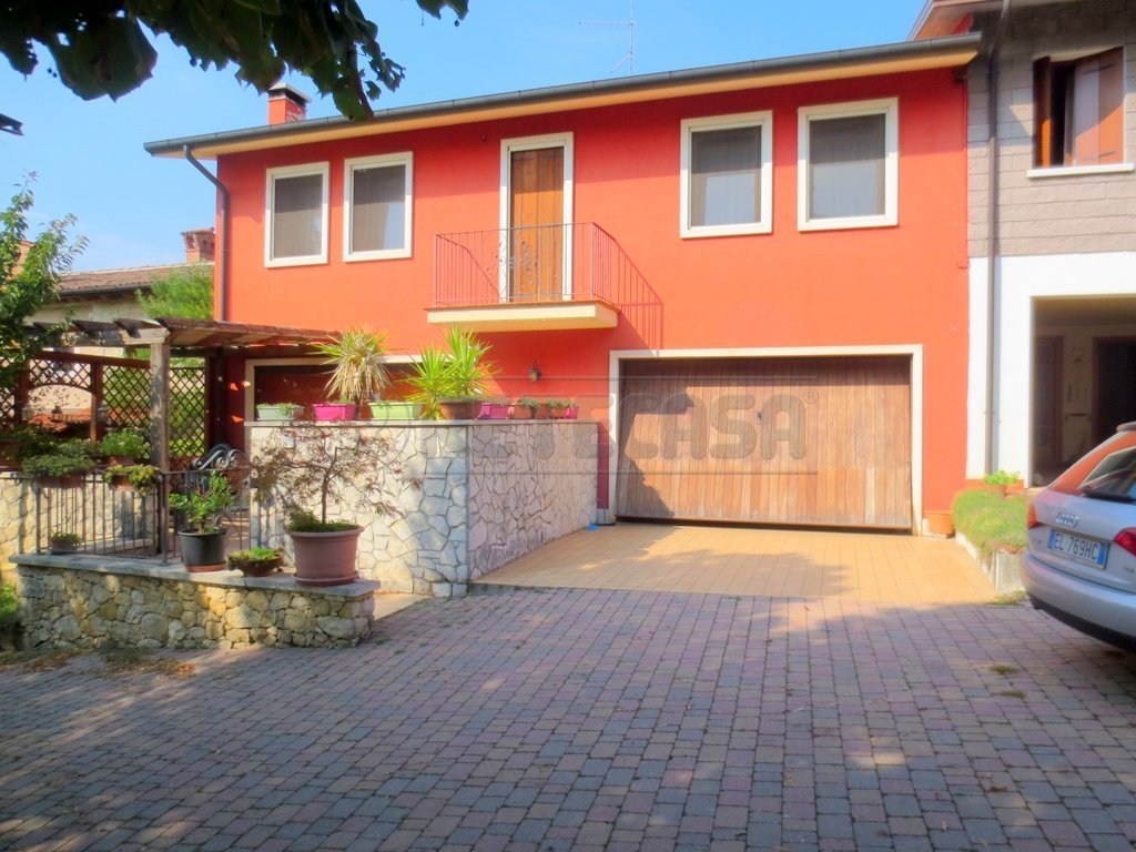 Immagine 8 di Casa bifamiliare in vendita  a Montecchio Maggiore