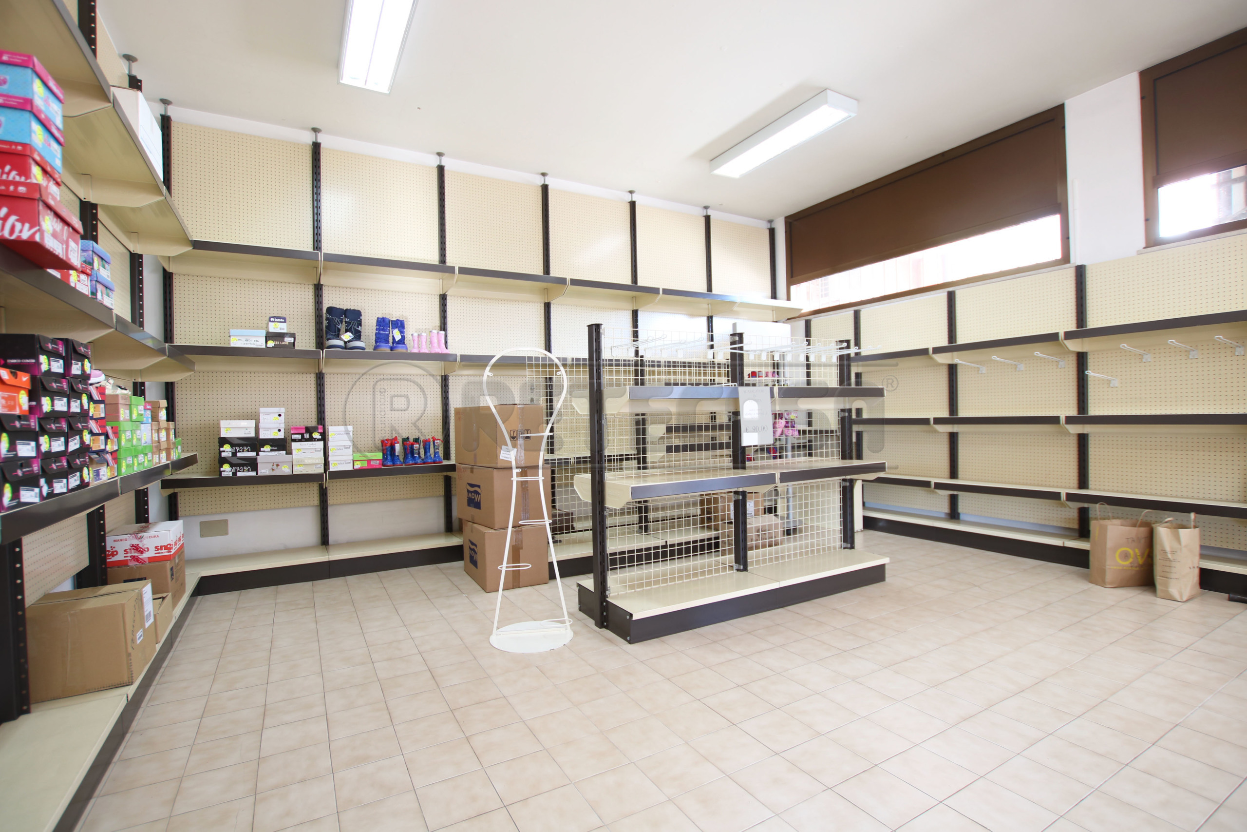 Immagine 2 di Locale commerciale in vendita  in Via Gaetano Salvemini 65 a Vicenza