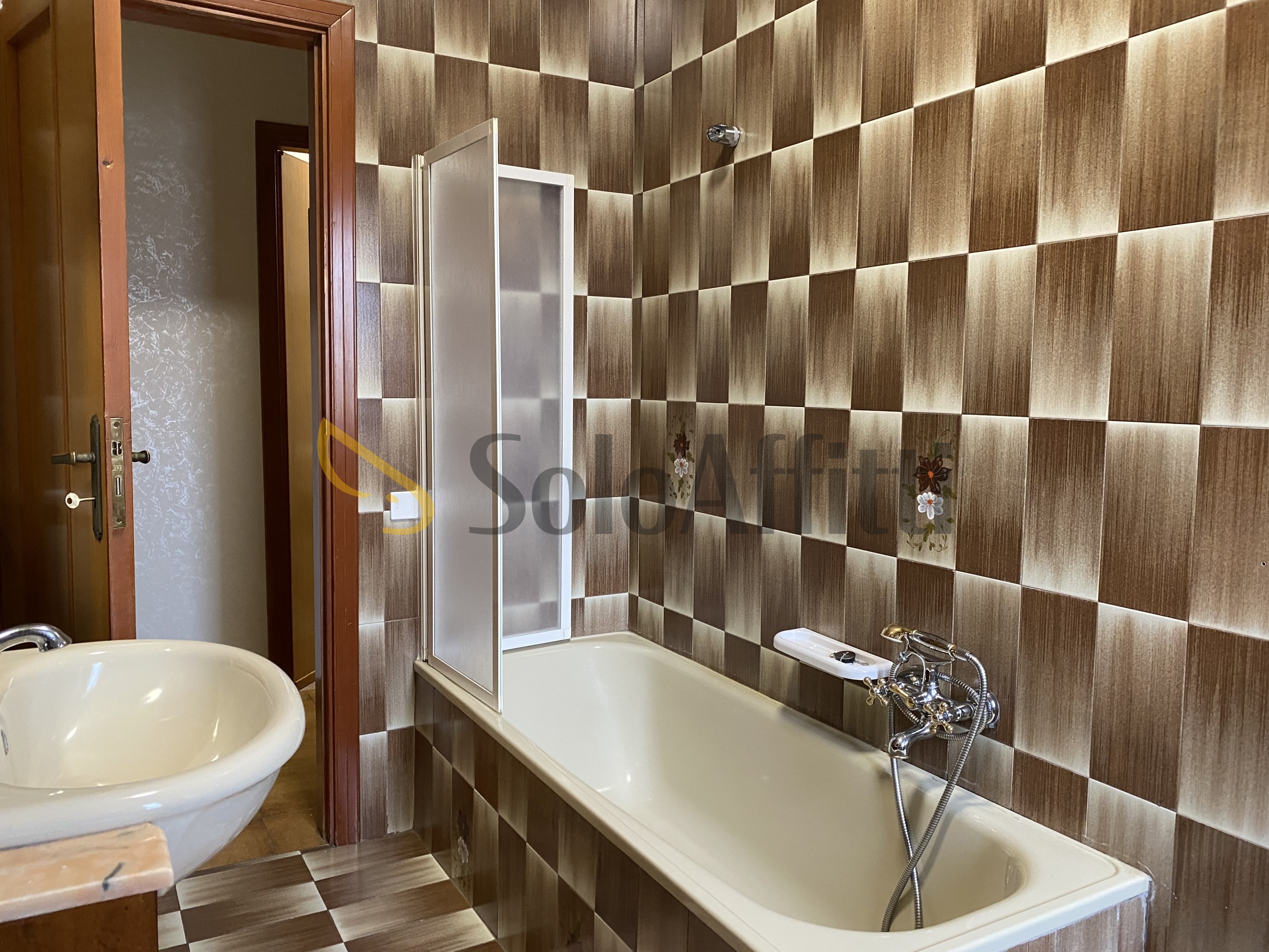 Immagine 13 di Stanza singola in affitto  a Catanzaro