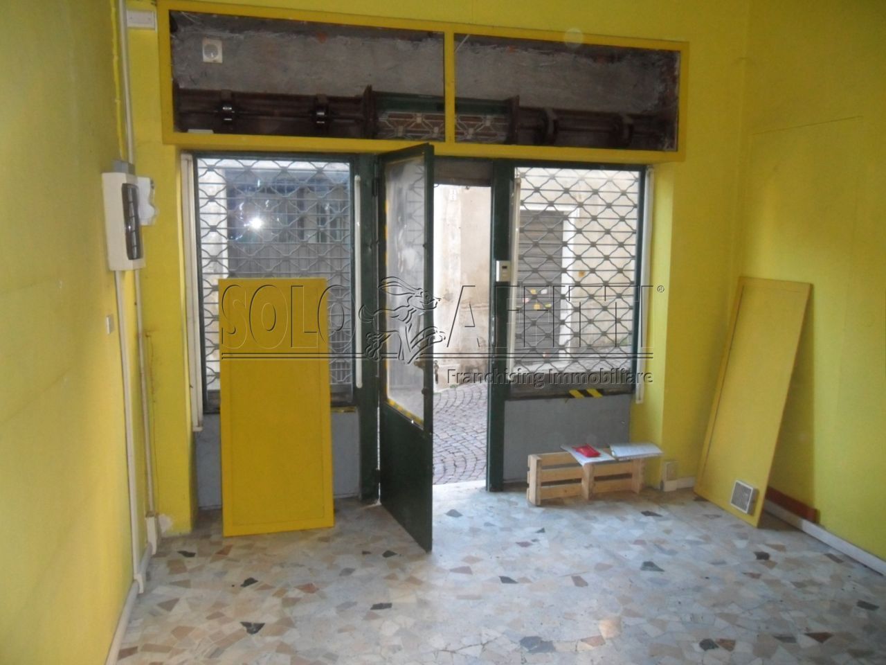 Immagine 2 di Locale commerciale in affitto  in Via Felisio 3 a Rivoli