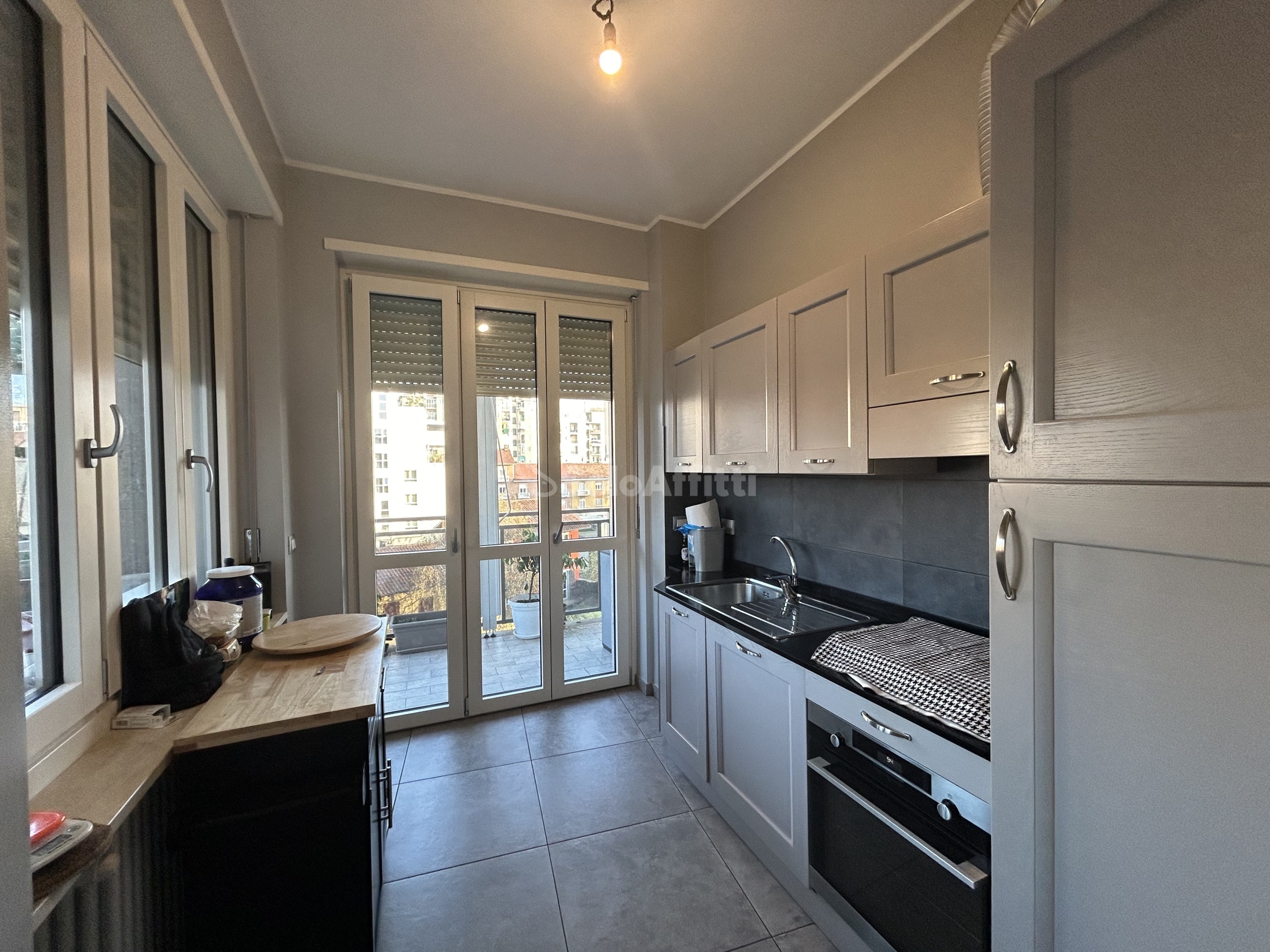 Immagine 6 di Appartamento in affitto  a Torino