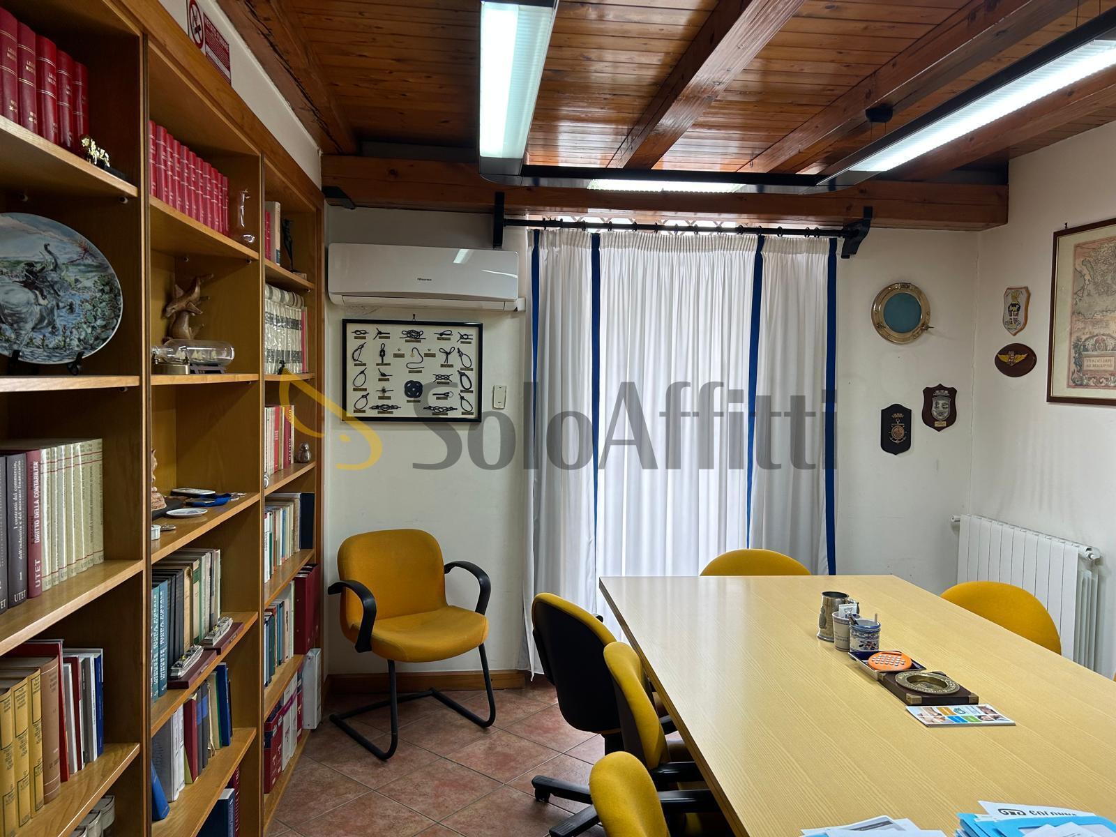 Immagine 10 di Stanza singola in affitto  a Catania