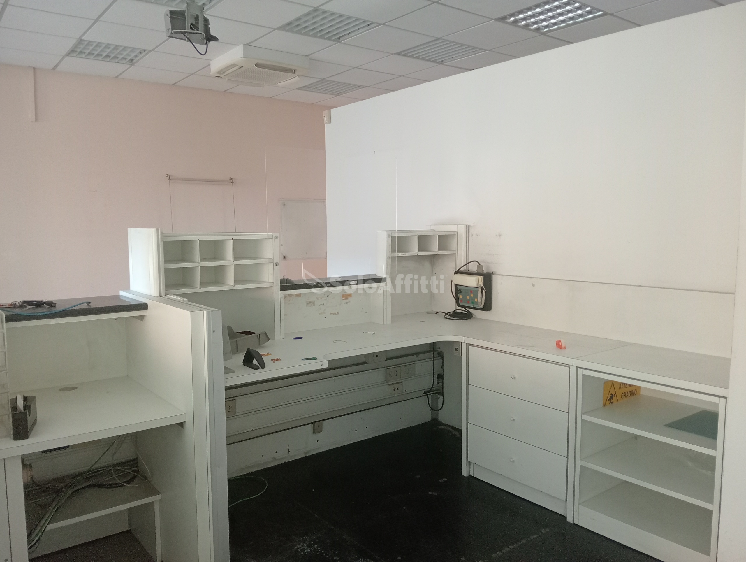 Immagine 6 di Ufficio in affitto  a Falconara Marittima