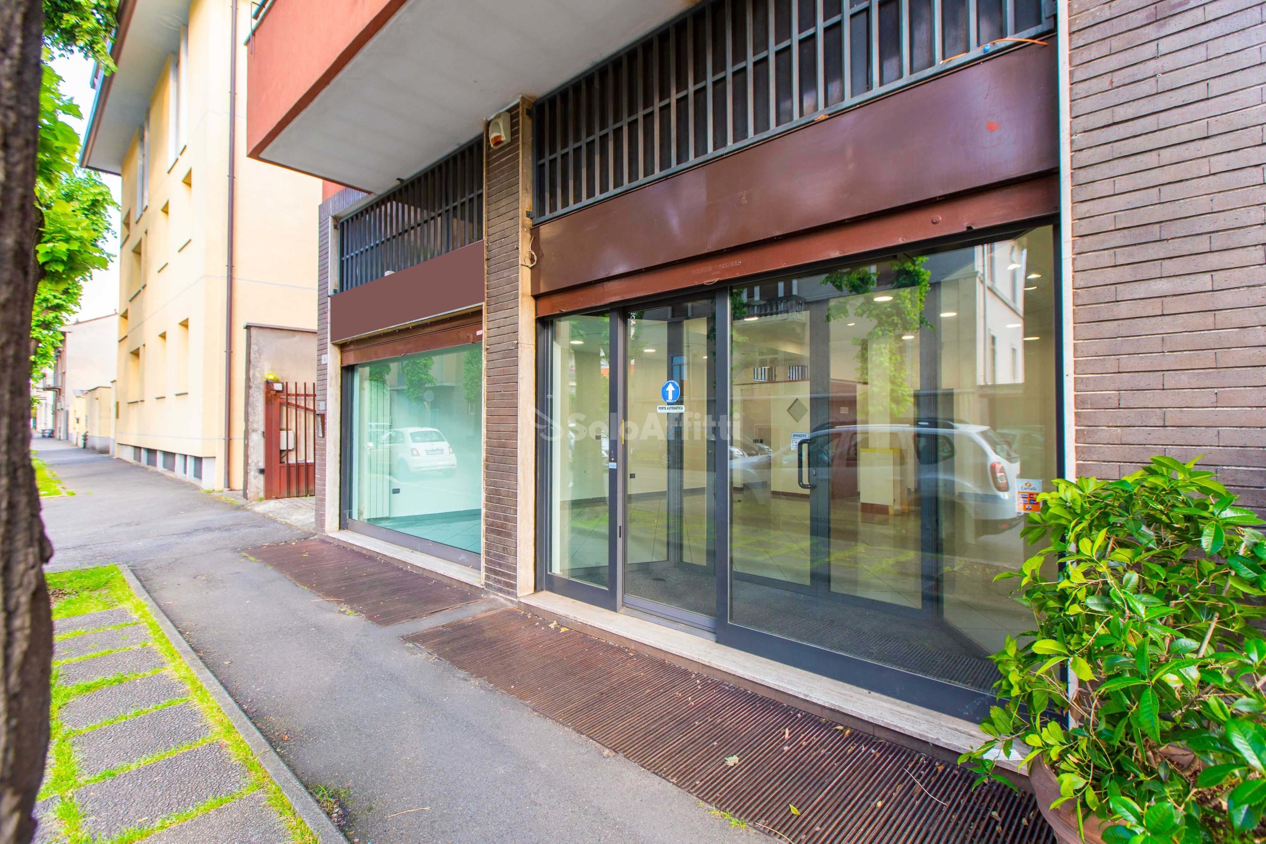 Immagine 62 di Locale commerciale in affitto  in Viale Lombardia 14 a Busto Arsizio