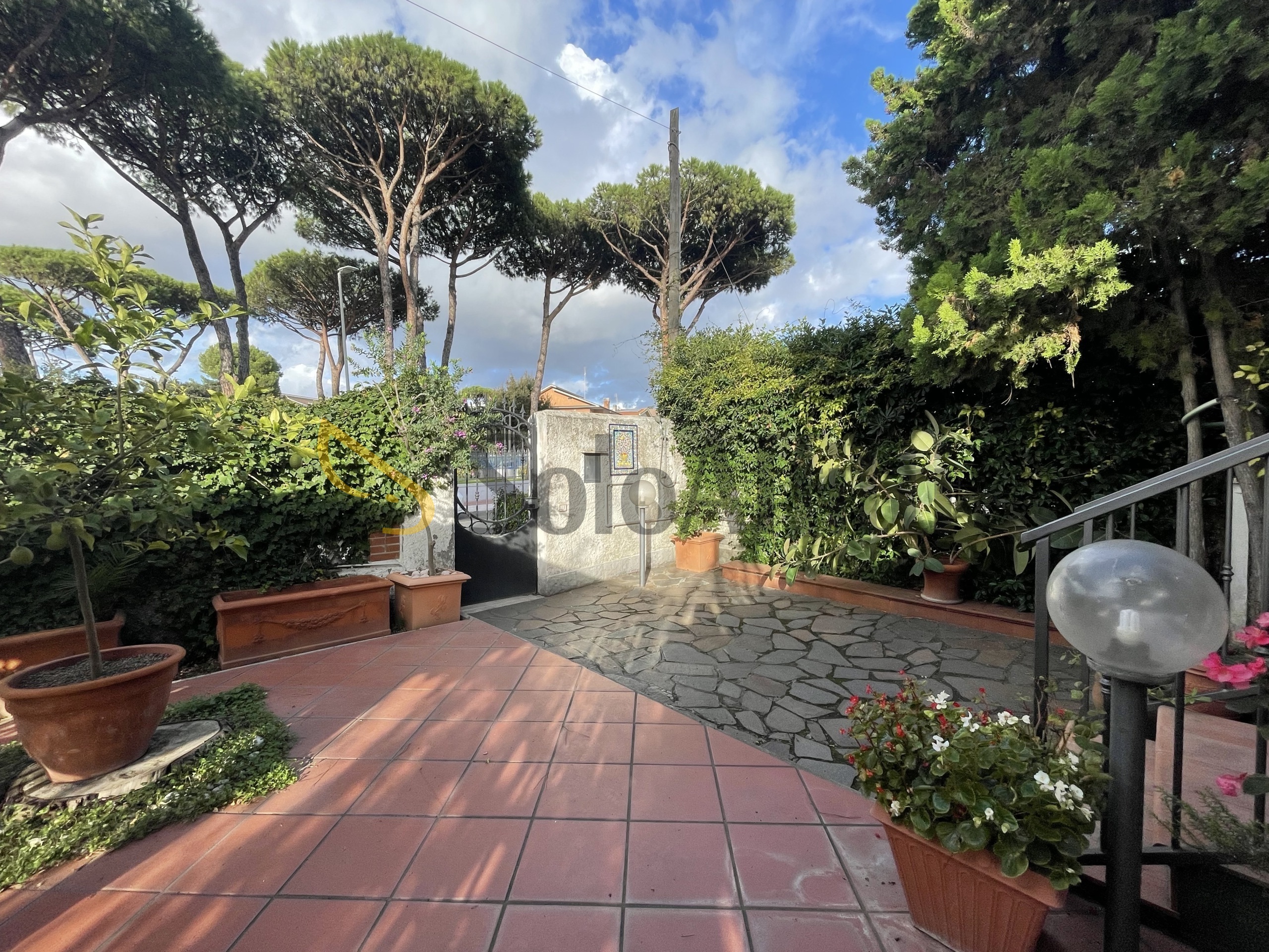 Immagine 7 di Villa in affitto  in Via di Valle Schioia a Anzio