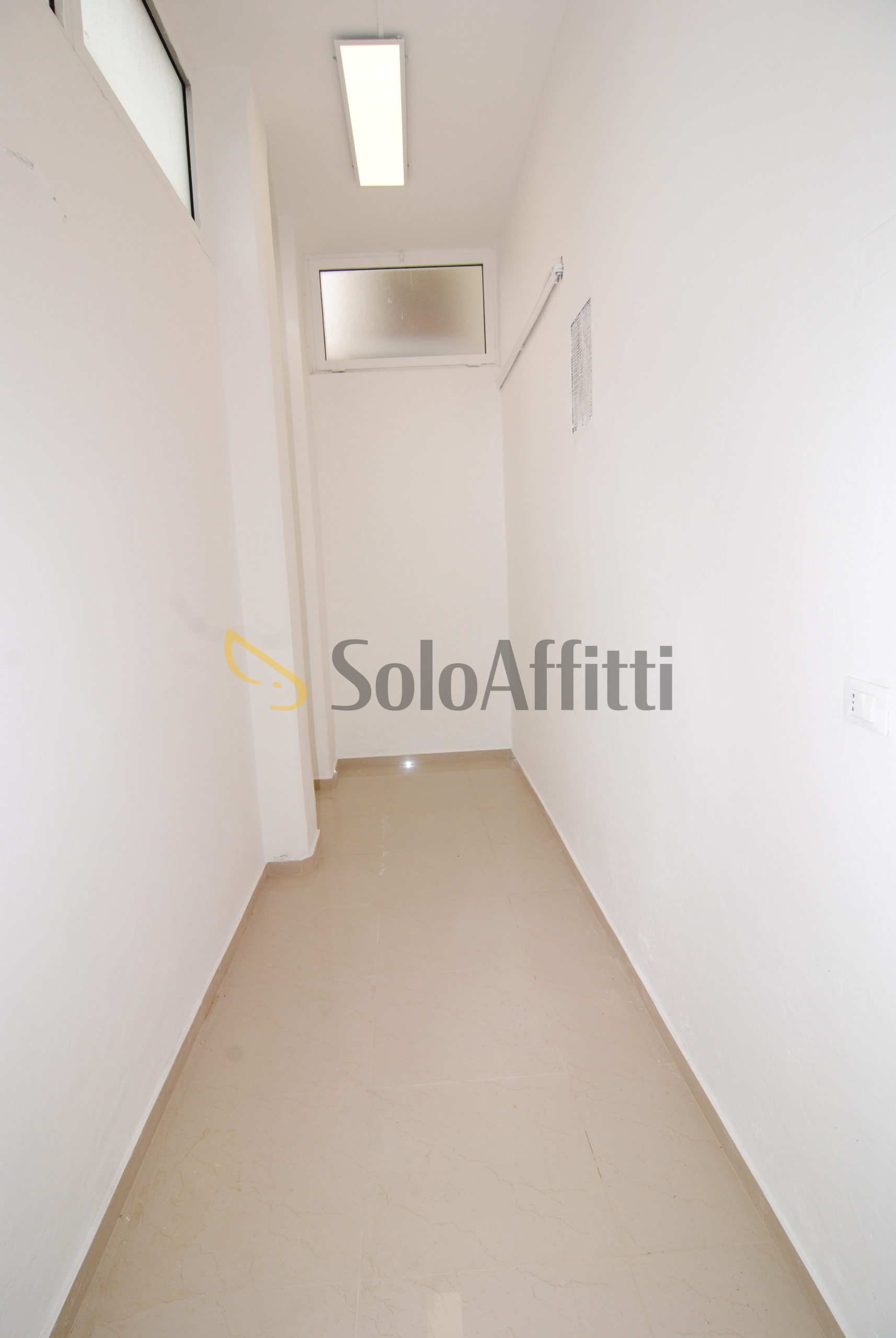 Immagine 9 di Locale commerciale in affitto  a Livorno