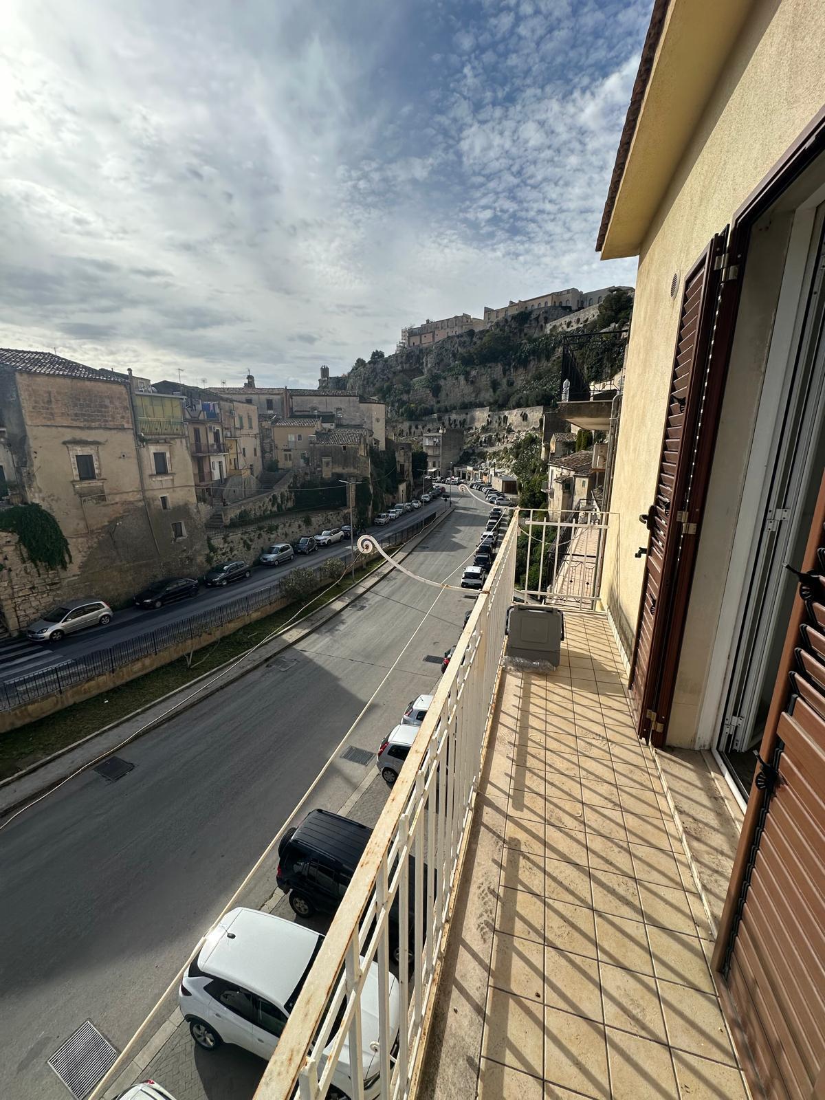 Immagine 3 di Porzione di casa in vendita  in VIA SBALZO a Modica