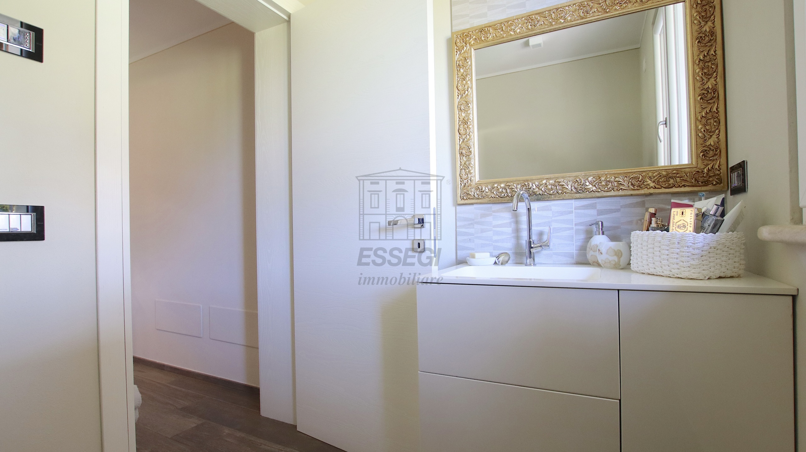 Immagine 29 di Villa in vendita  in Via di San Ginese a Capannori