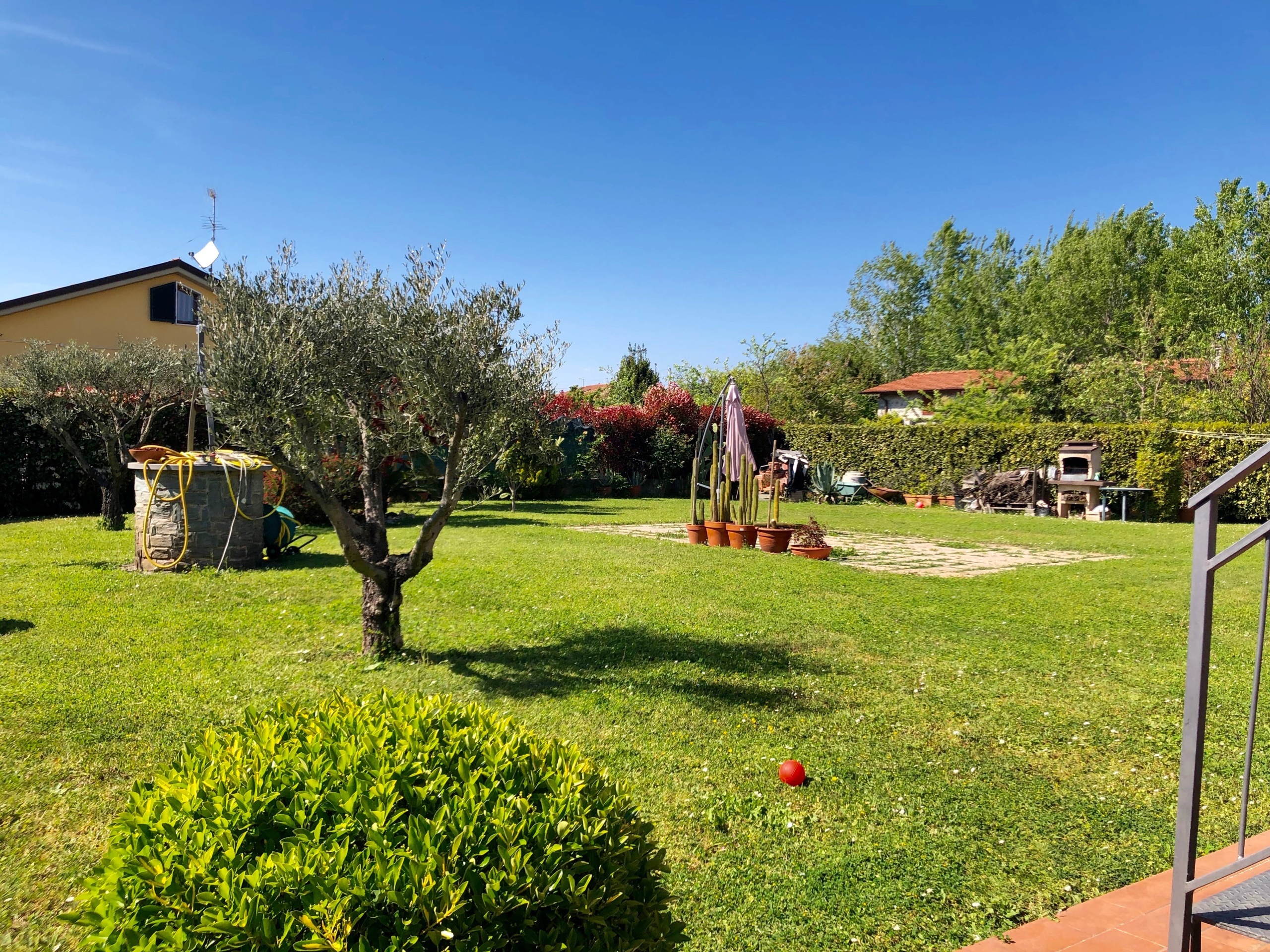 Immagine 18 di Villa in vendita  a Sarzana