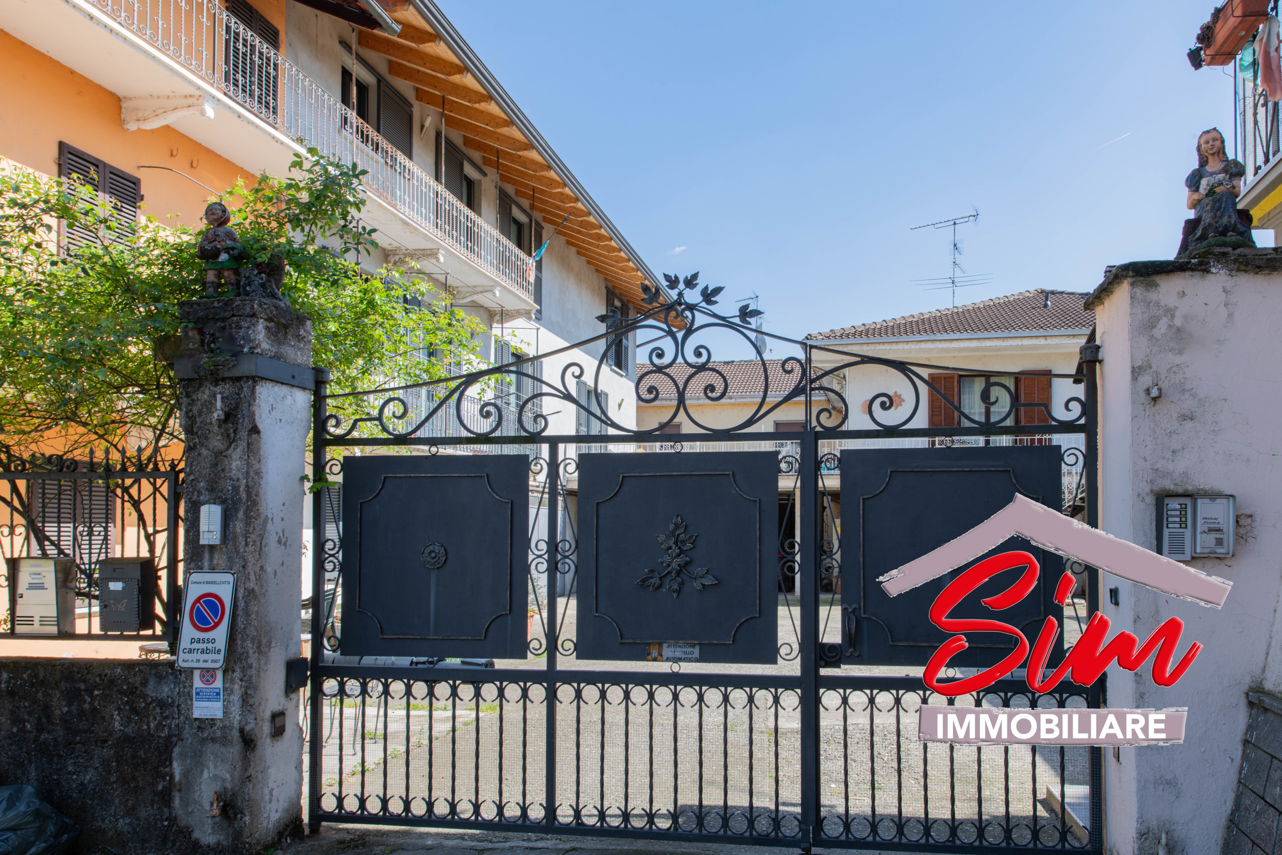 Immagine 2 di Terratetto in vendita  in Piazza Regina Margherita 11 a Mandello Vitta