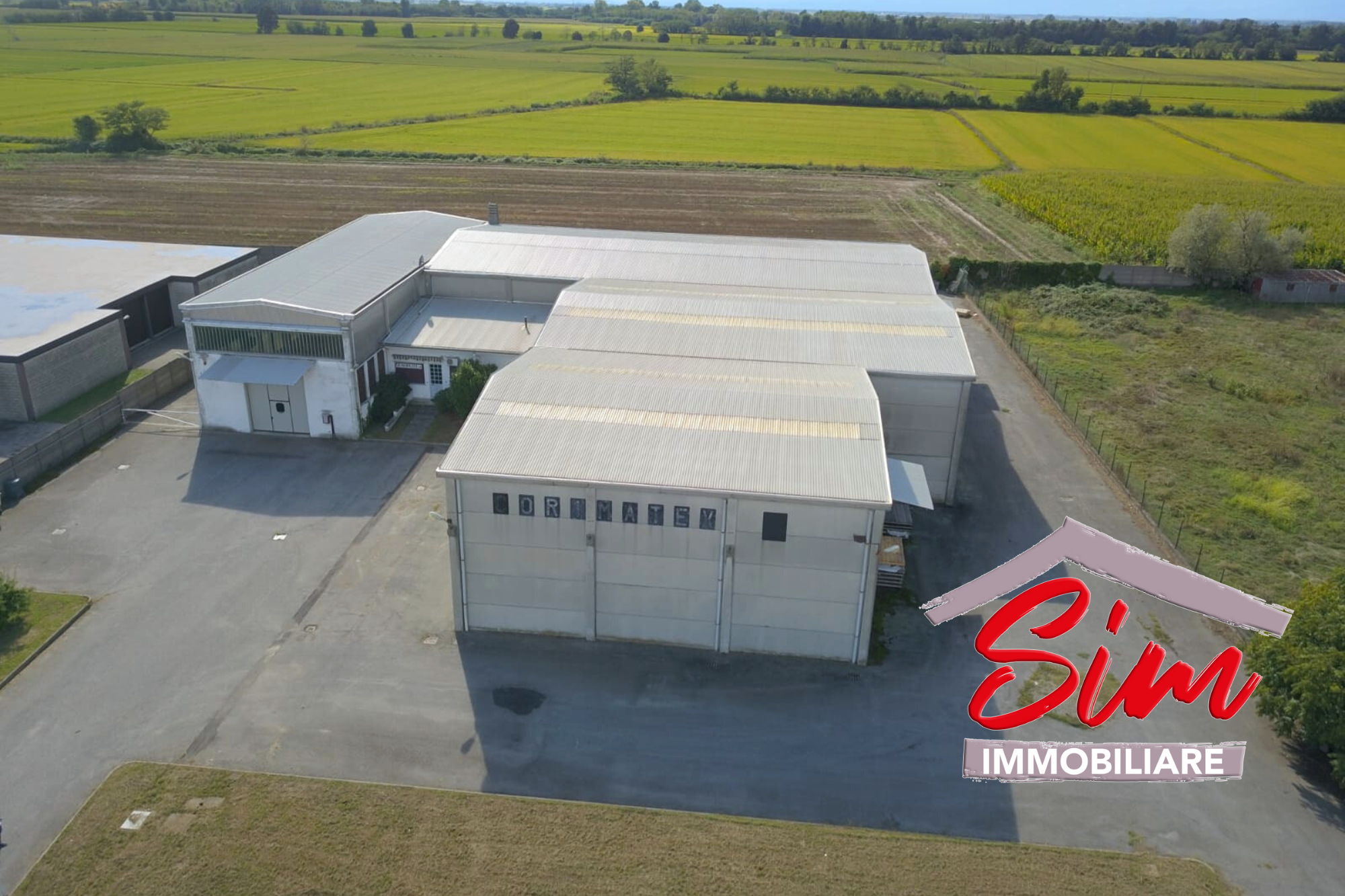 Immagine 26 di Locale commerciale in vendita  in Strada statale 229 del Lago d'Ortatrada provincial sn a Caltignaga