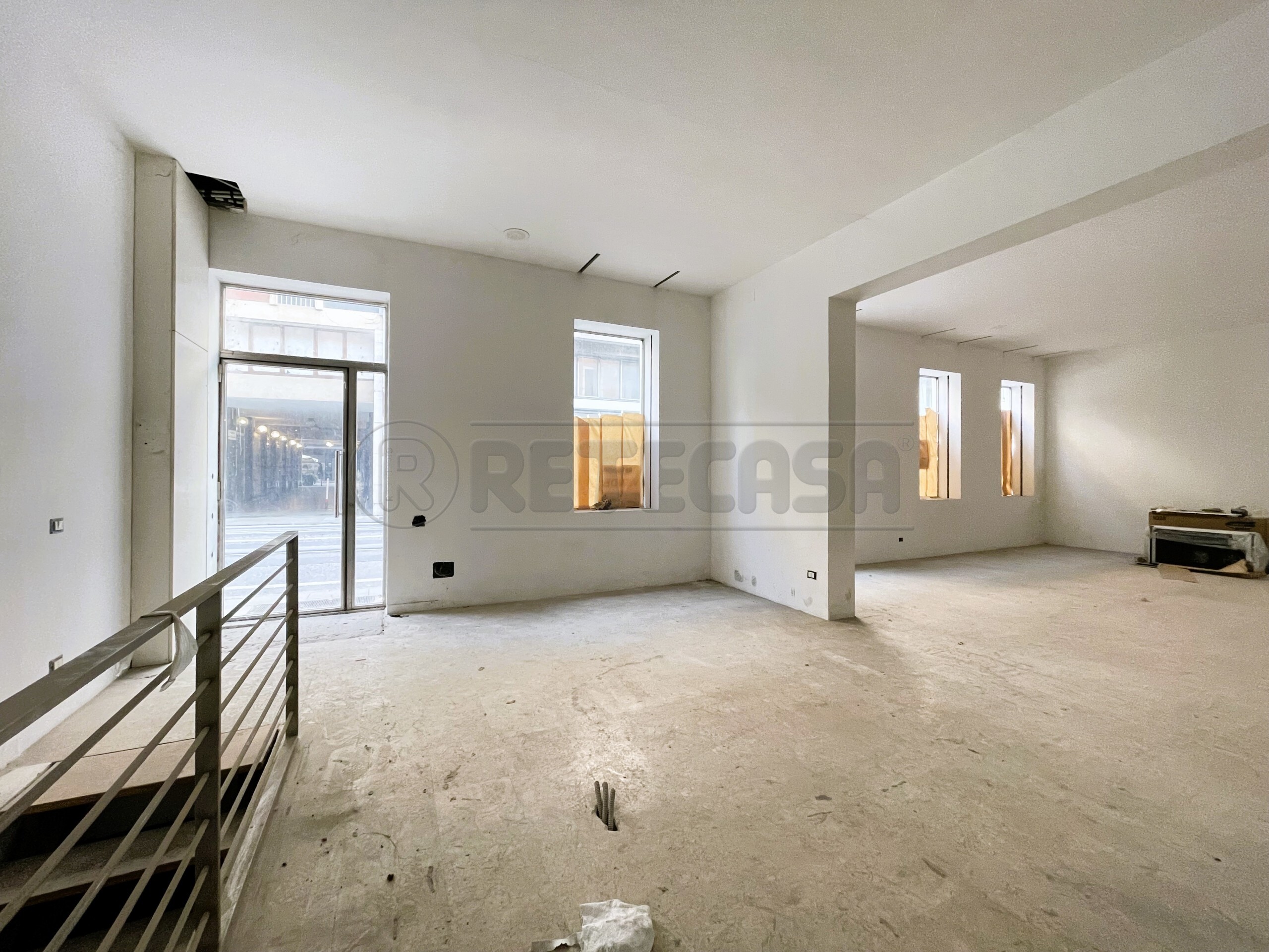 Immagine 6 di Locale commerciale in vendita  in Riviera dei Ponti Romani 13 a Padova